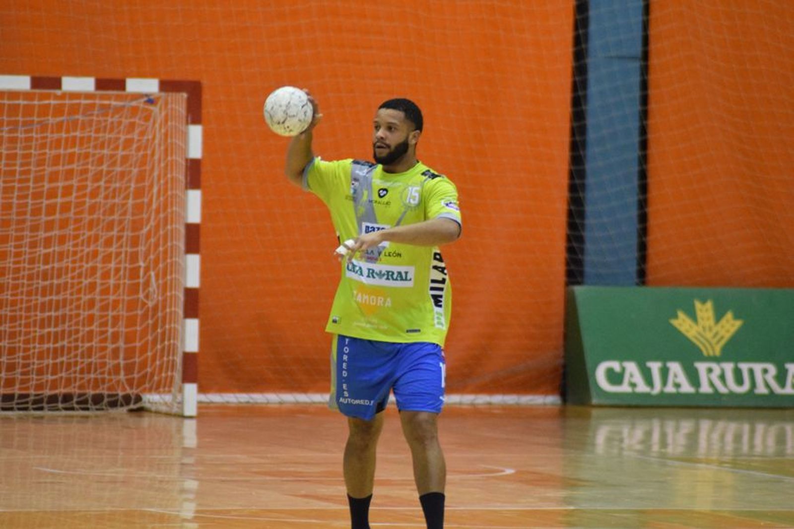 Lucas Mendes, jugador del Balonmano Zamora. Archivo.