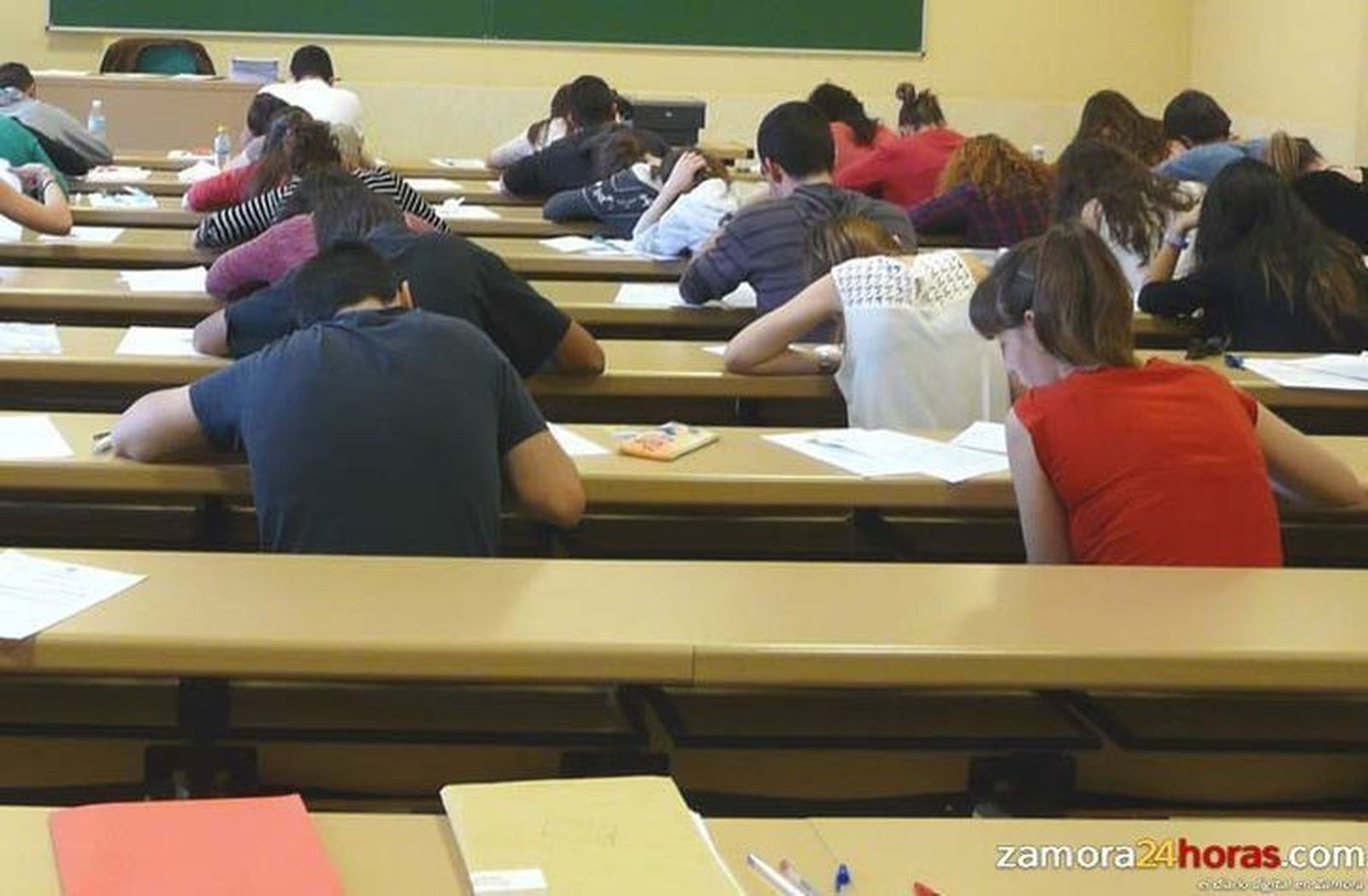 Casi 137.000 alumnos de Secundaria, Bachillerato y FP empezaron ayer las clases en Castilla y León