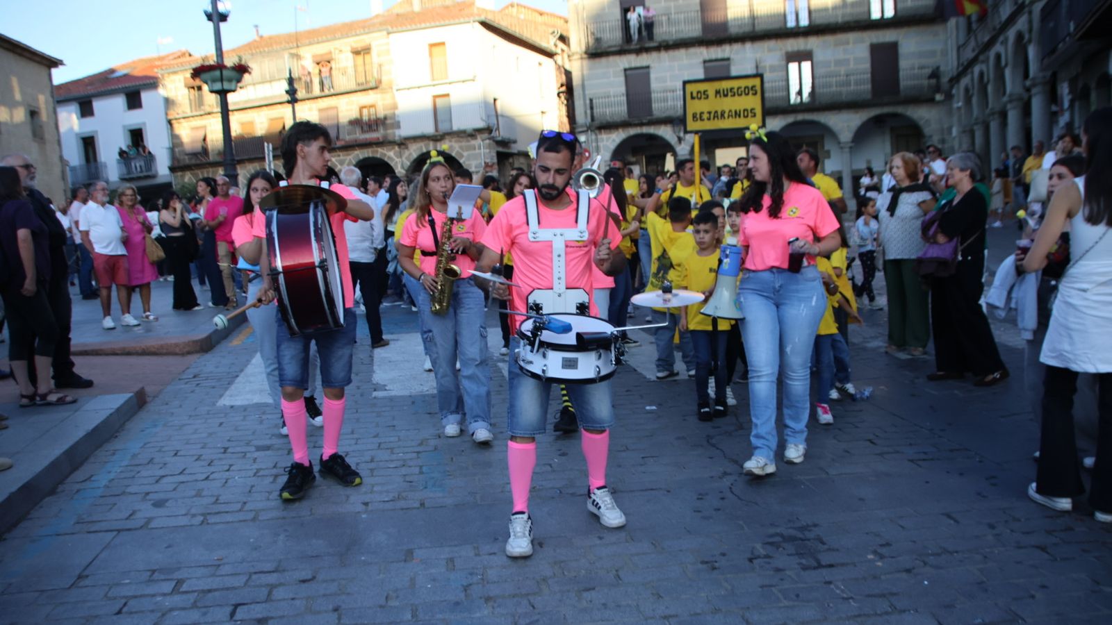 Béjar, pasacalles de Peñas y pregón