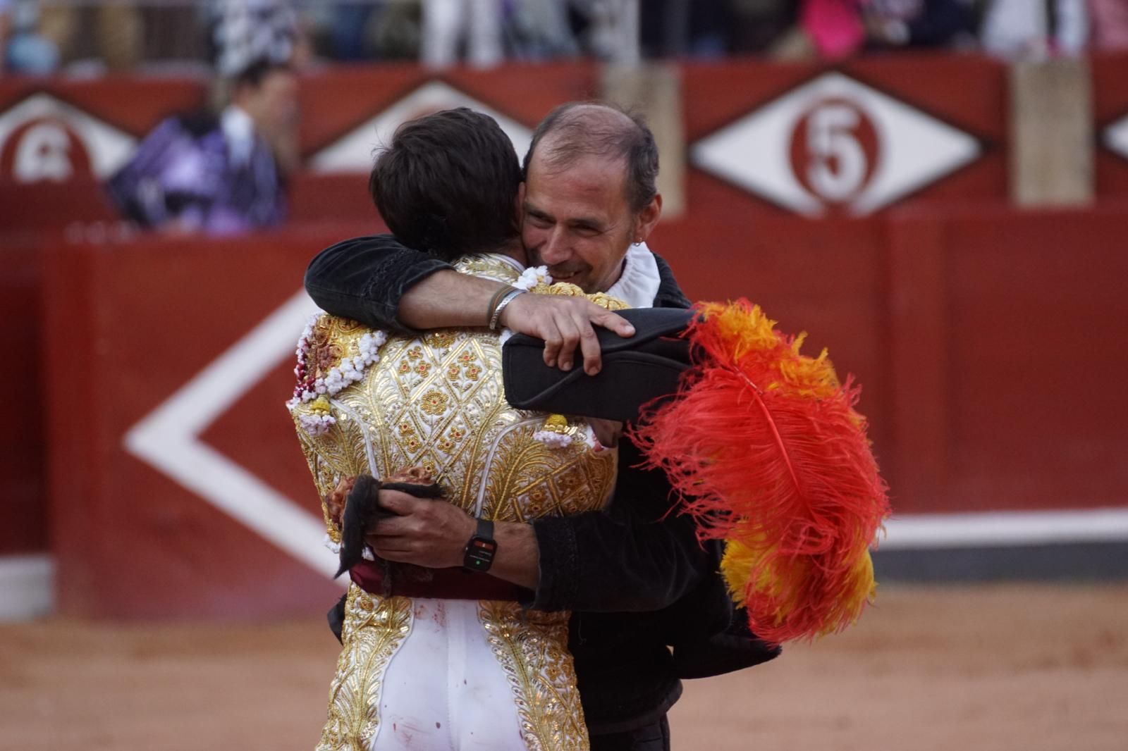 resumen-fotografico-del-ambiente-en-los-tendidos-de-la-glorieta-durante-la-corrida-concurso-22-de-septiembre-fotos-juanes-5