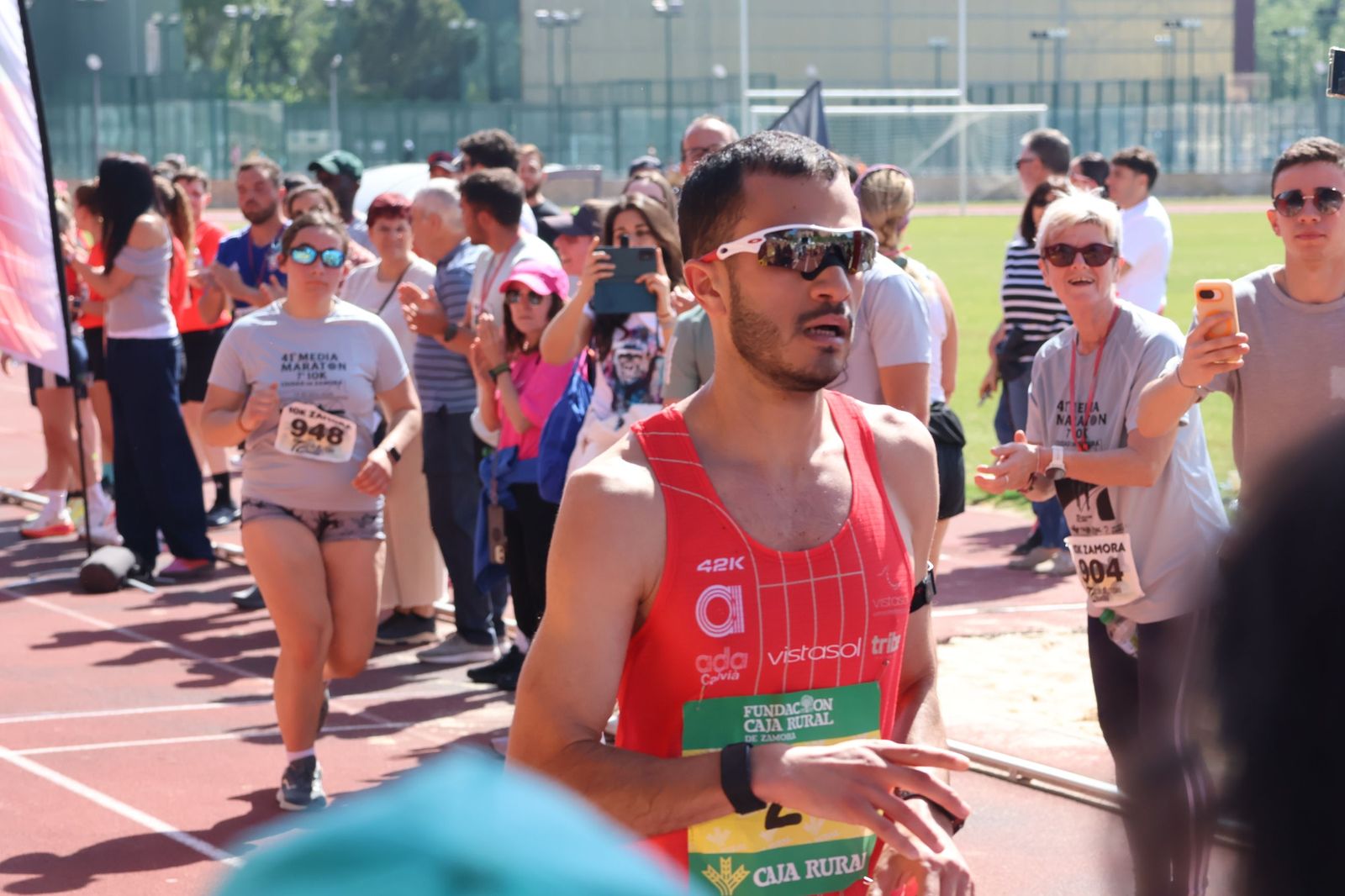 GALERÍA | Revive en imágenes la llegada a meta de los atletas en la Media Maratón de Zamora