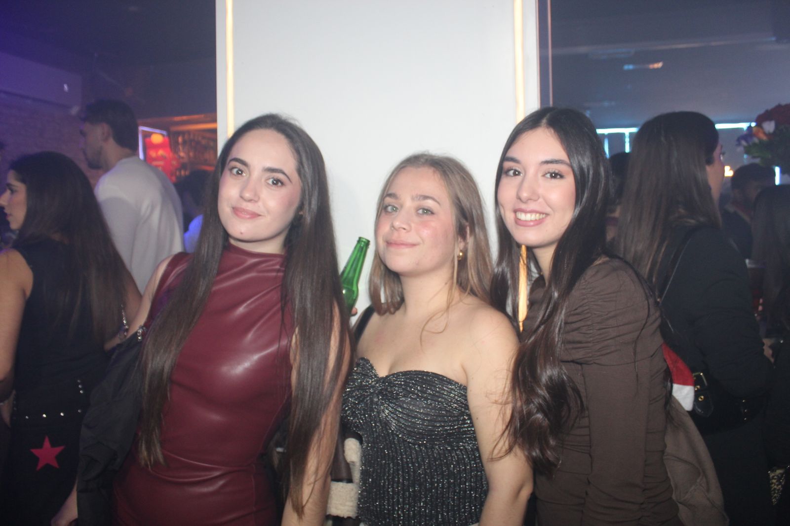 El Fin de Año Universitario continua por los bares de la capital del Tormes tras las doce campanadas