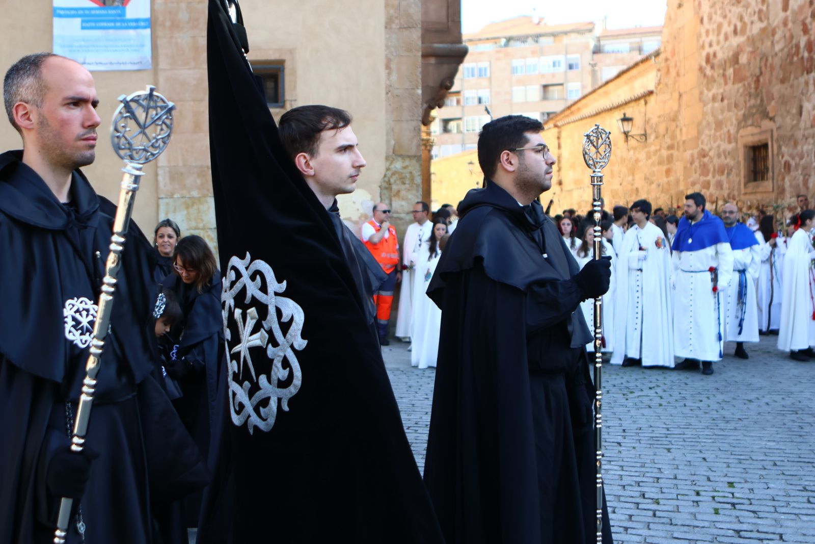 Procesión del encuentro de Nuestra Señora de la Alegría y Jesús Resucitado en el Domingo de Resurrección en Salamanca