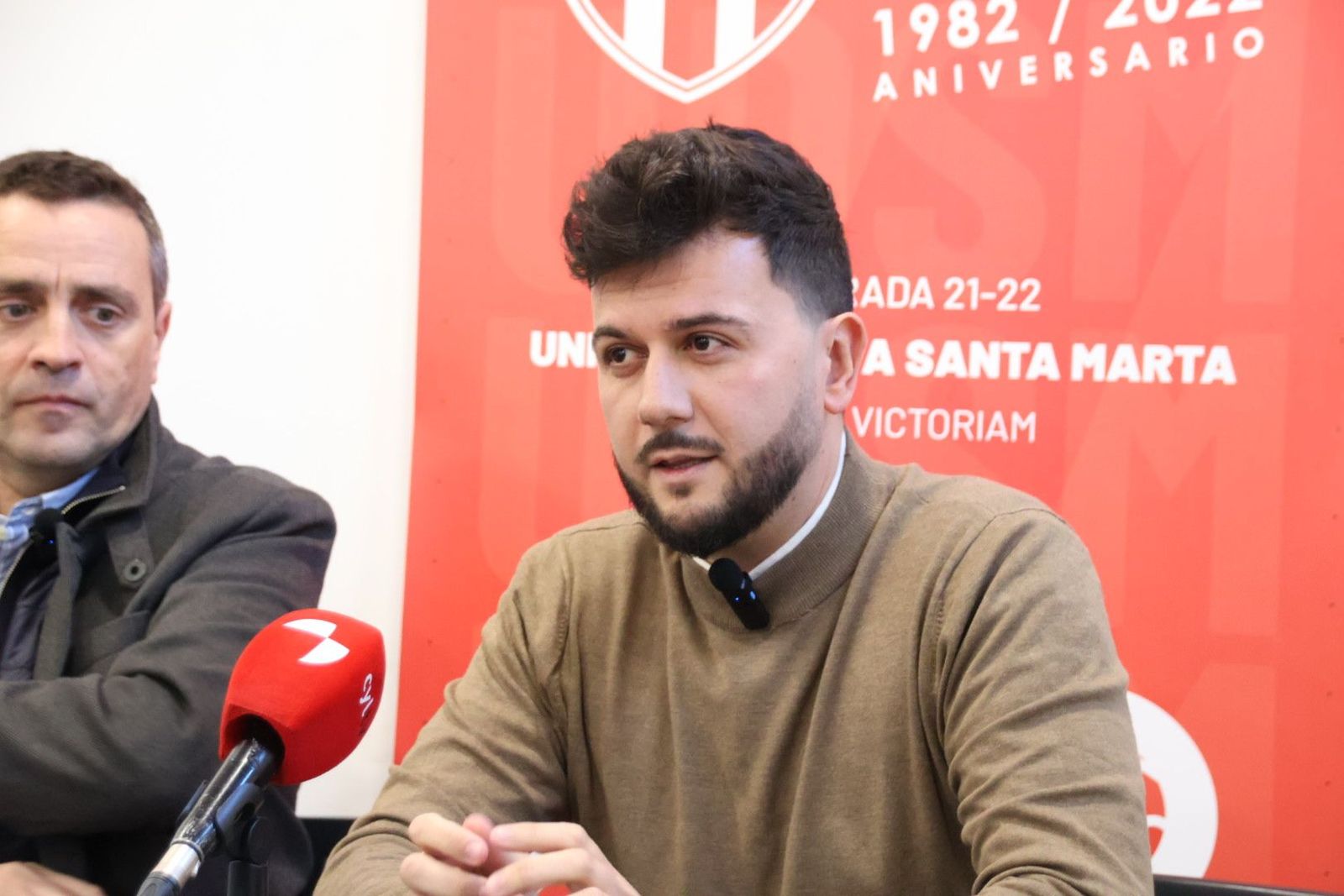 Presentación de Astu como nuevo director deportivo del Santa Marta