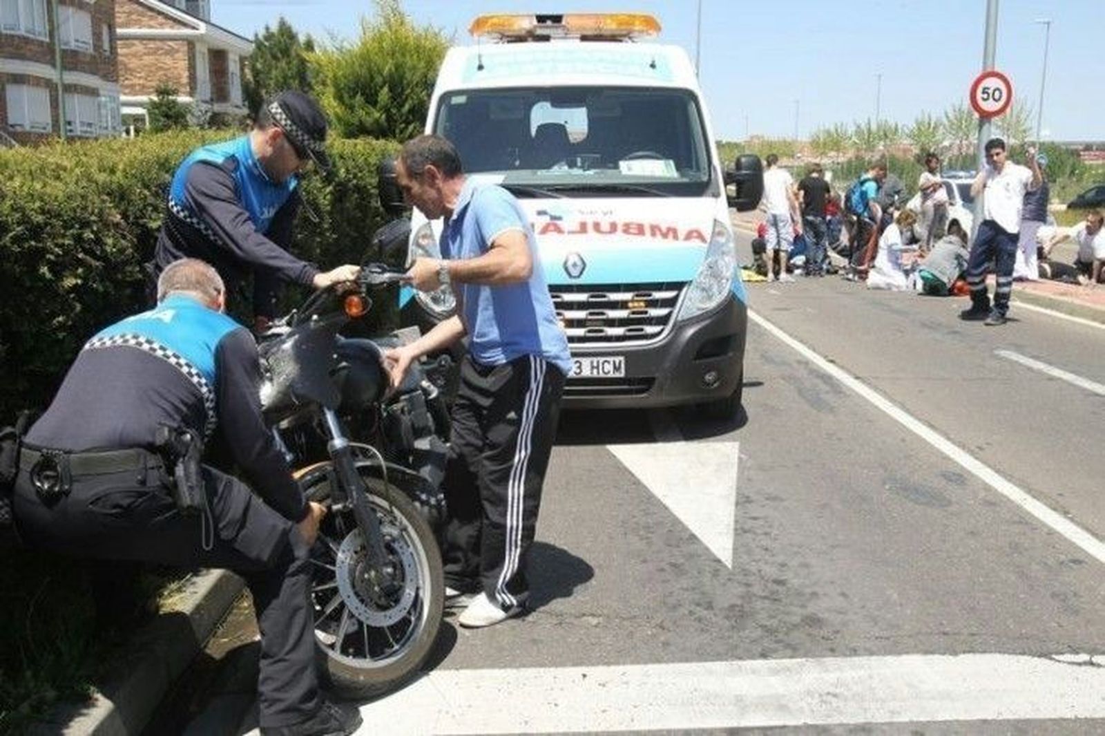 Dos motoristas heridos graves en un accidente en La Fontana