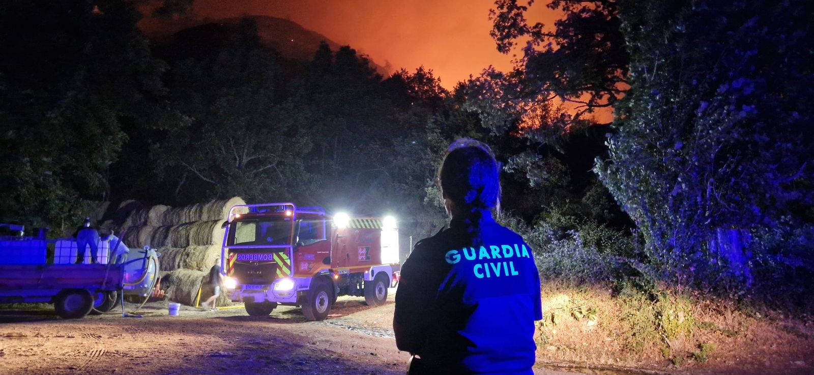 El incendio de Porto de Sanabria amenaza Moncabril