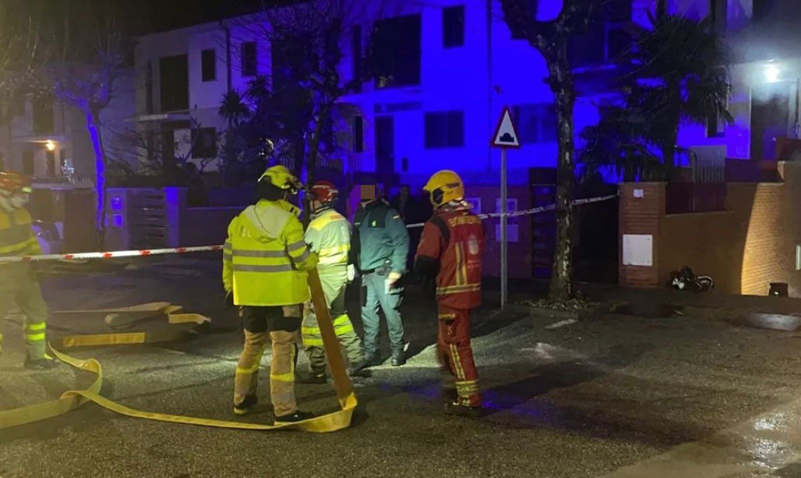 Un hombre trasladado al hospital de Salamanca por inhalación de humo tras el incendio de un garaje en Castellanos de Moriscos