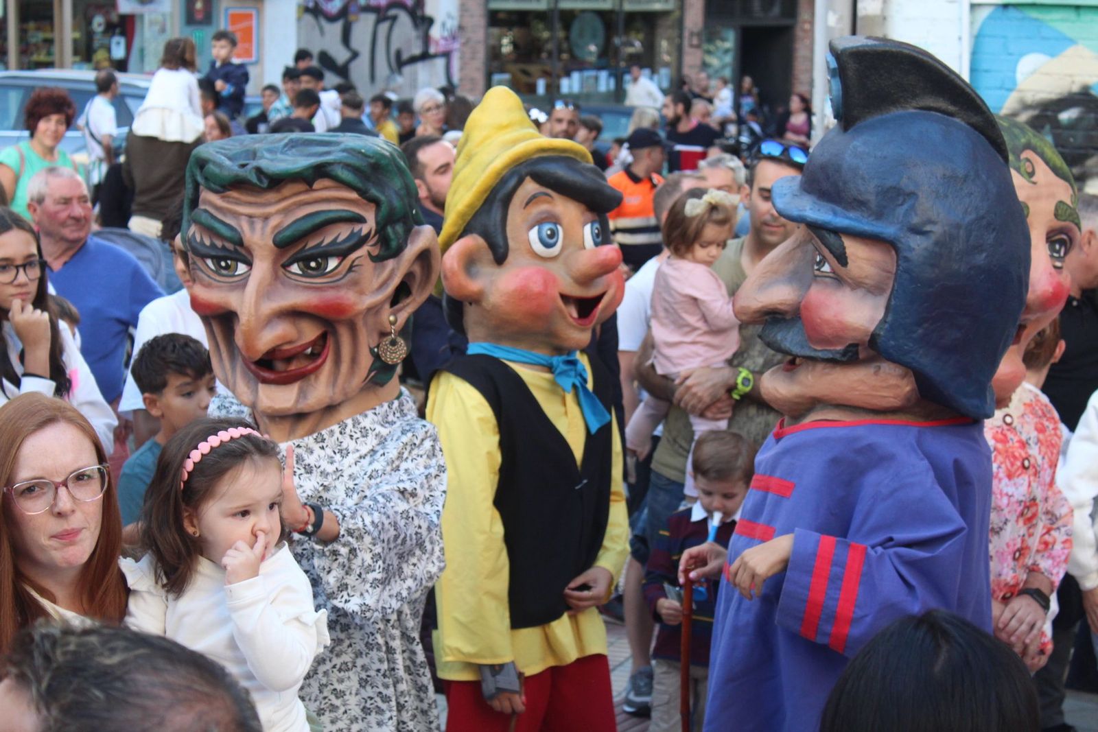 Cabezudos y charanga por Salamanca