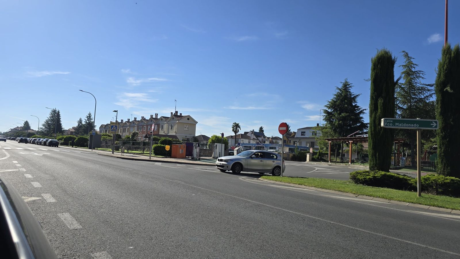 Lugar donde se ha producido el siniestro (calle Julián Besteiro cruce con carretera de Madrid en Santa Marta de Tormes)