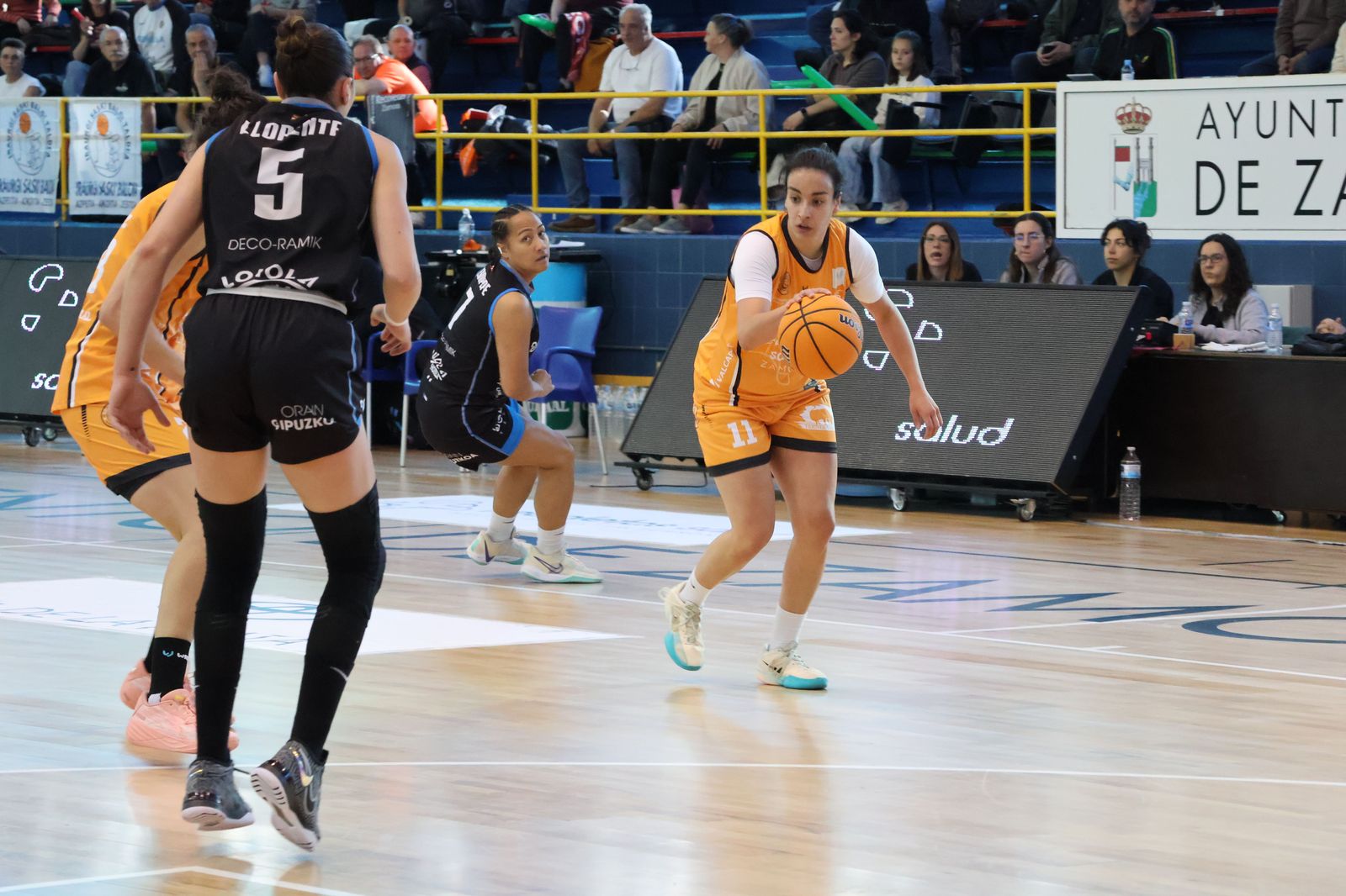 Aina Martín en el partido Zamarat- Domusa Teknik