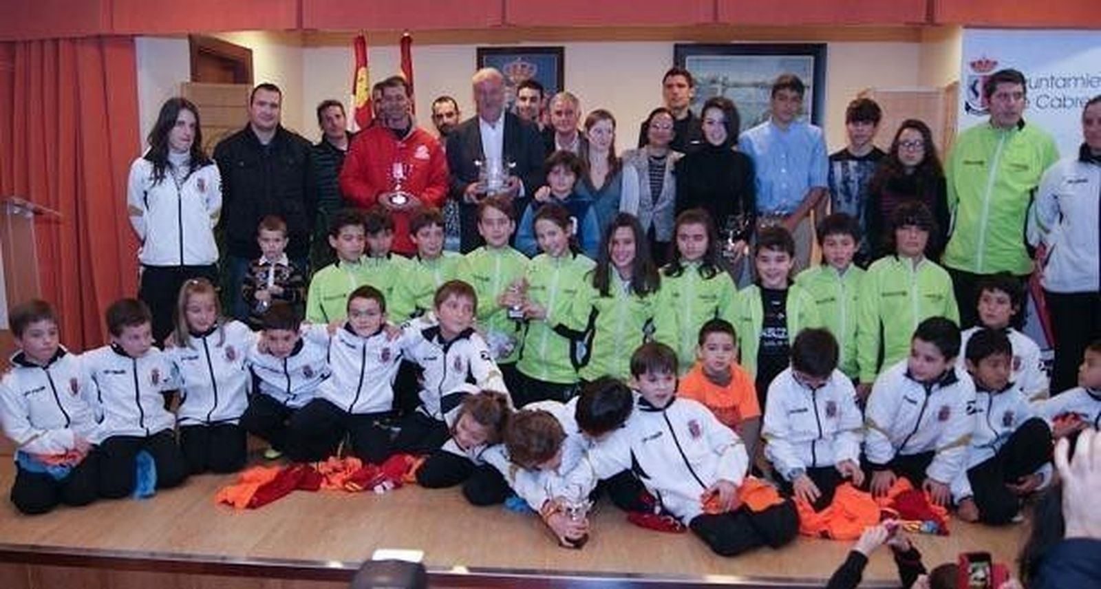 Vicente del Bosque entregó en Cabrerizos los premios que llevan su nombre