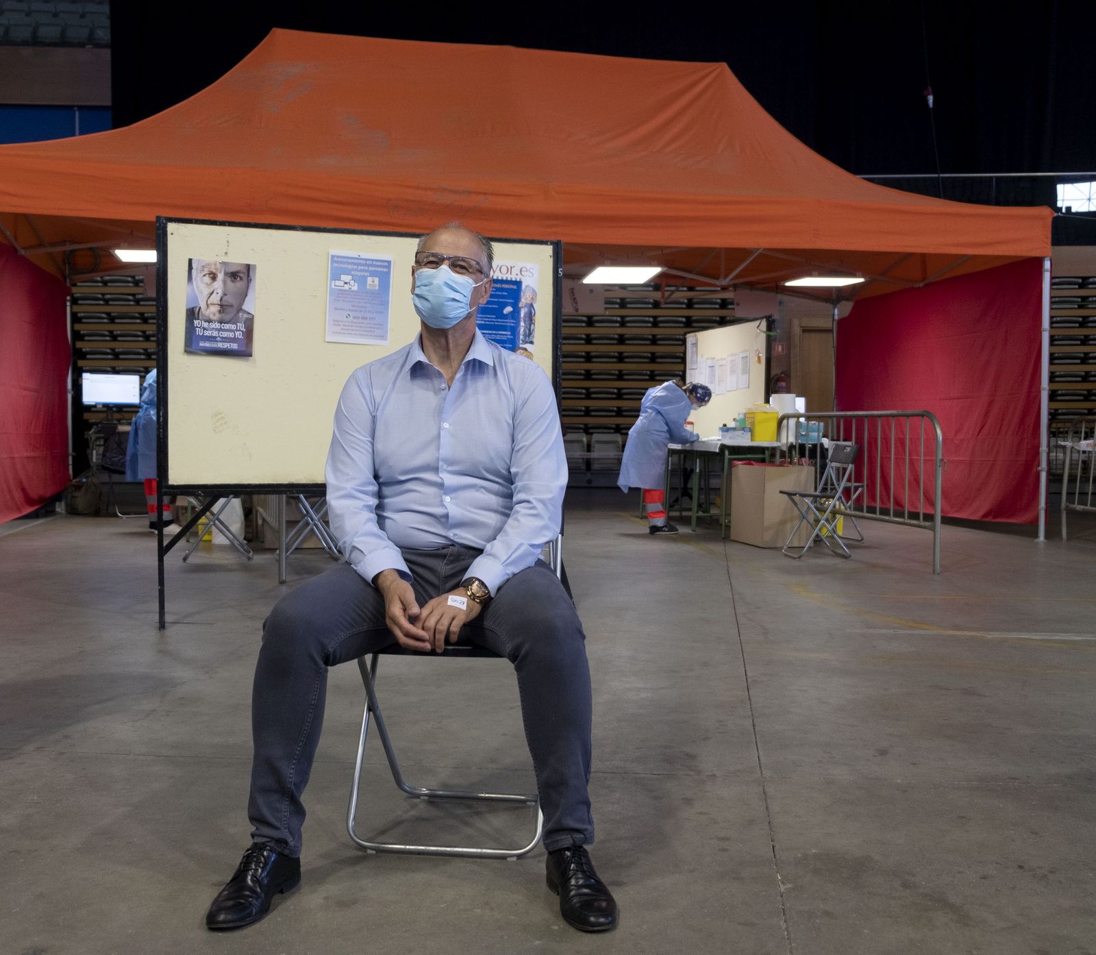 Luis Fuentes, presidente de las Cortes, se vacuna en Salamanca