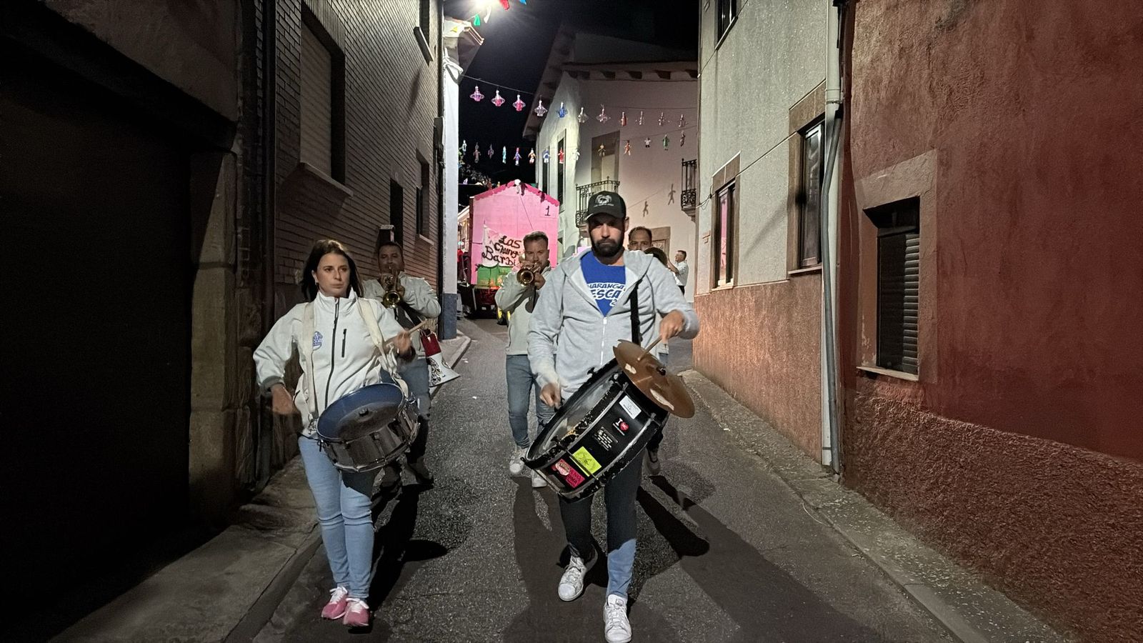 Desfile de carrozas en Pereña