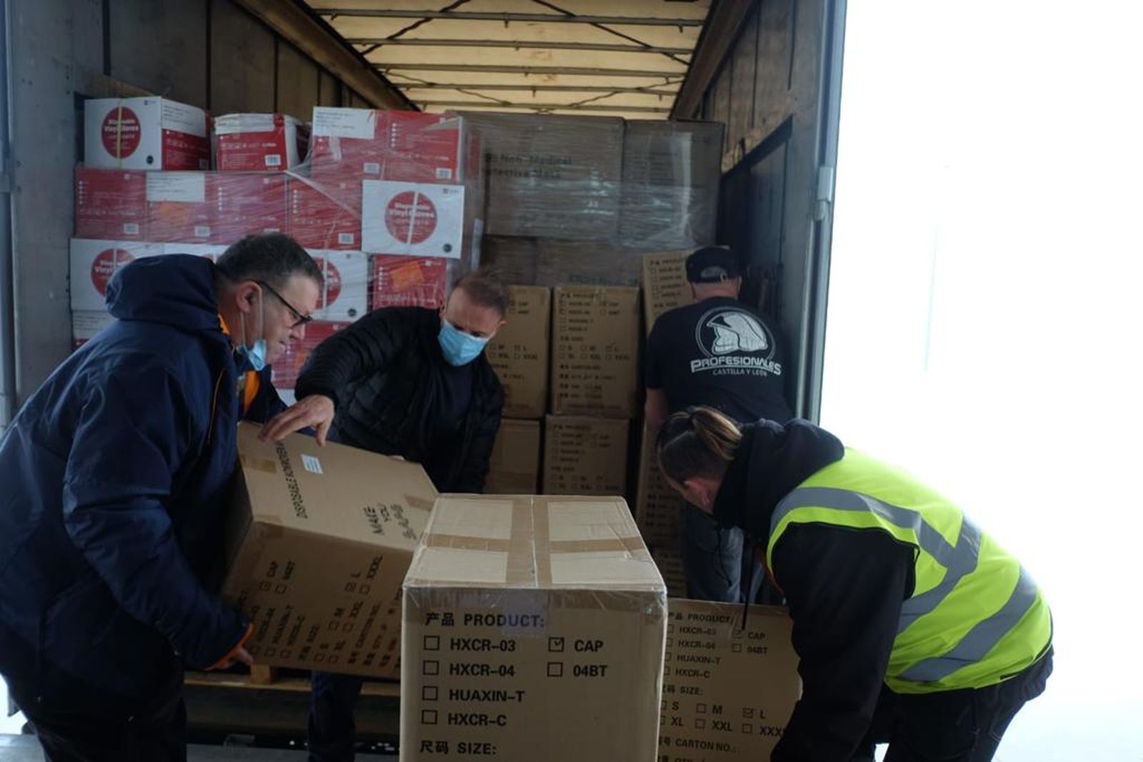 De Salamanca a Ucrania con un cargamento humanitario: el empeño de dos bomberos salmantinos por ayudar a los refugiados.