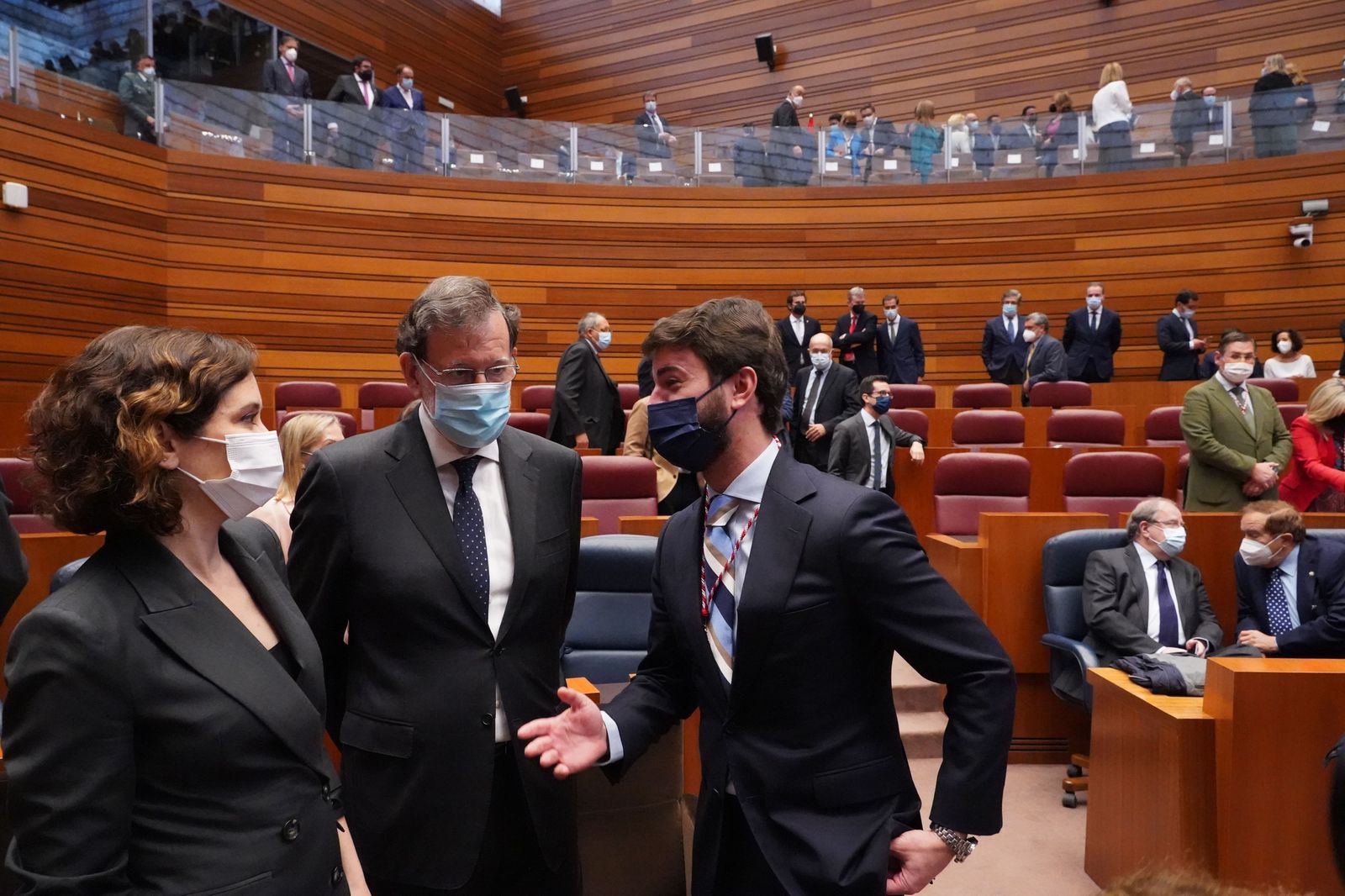 García Gallardo charla con Mañueco