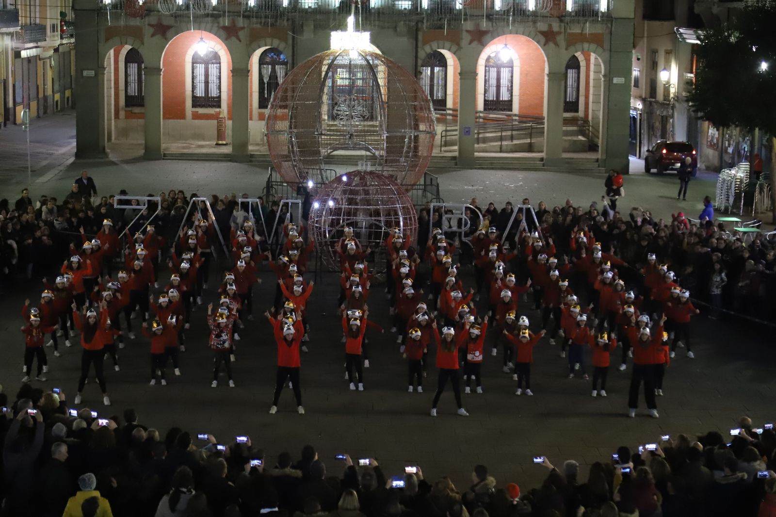 un-espectacular-flashmob-en-la-plaza-mayor-para-felicitar-la-navidad-a-los-zamoranos-8
