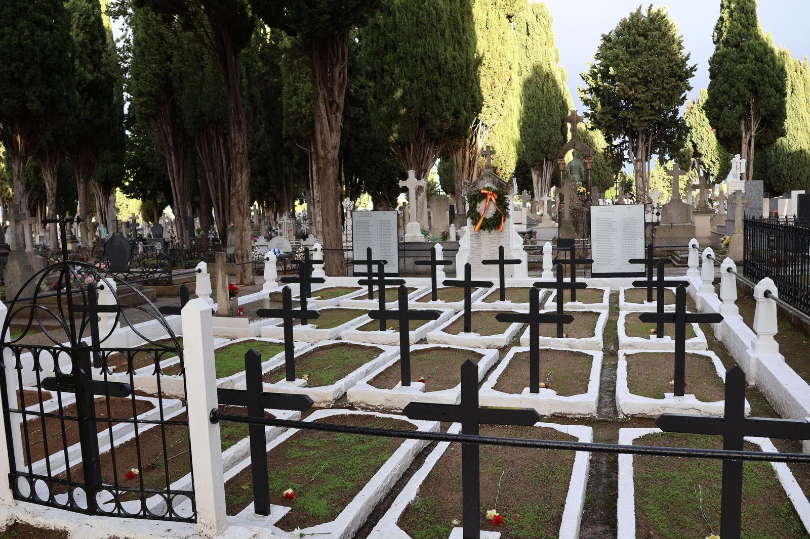 Los misterios del Cementerio municipal de San Atilano