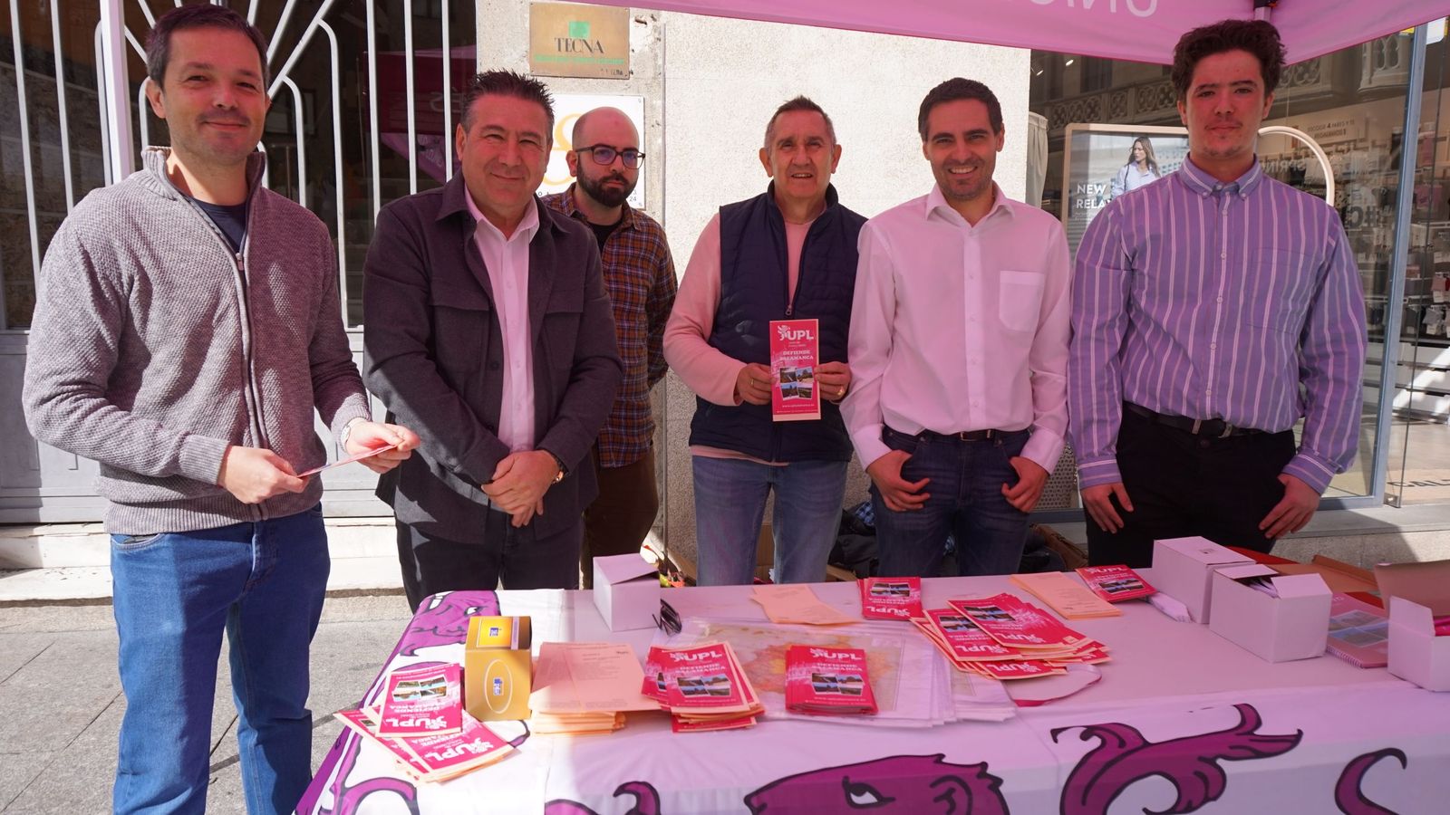 Luis Mariano Delgado visita la carpa de campaña de UPL en Salamanca