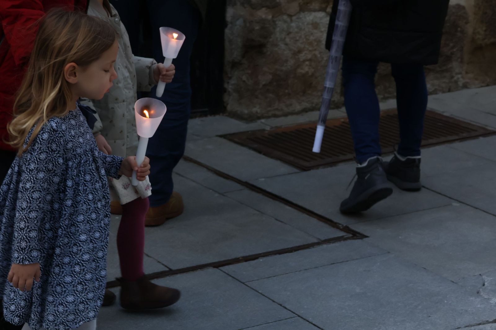 GALERÍA Los niños salen en procesión de las Candelas en Zamora