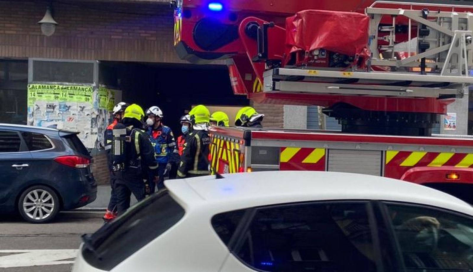 Los bomberos en el paseo del Rollo, en la mañana de este miércoles 2