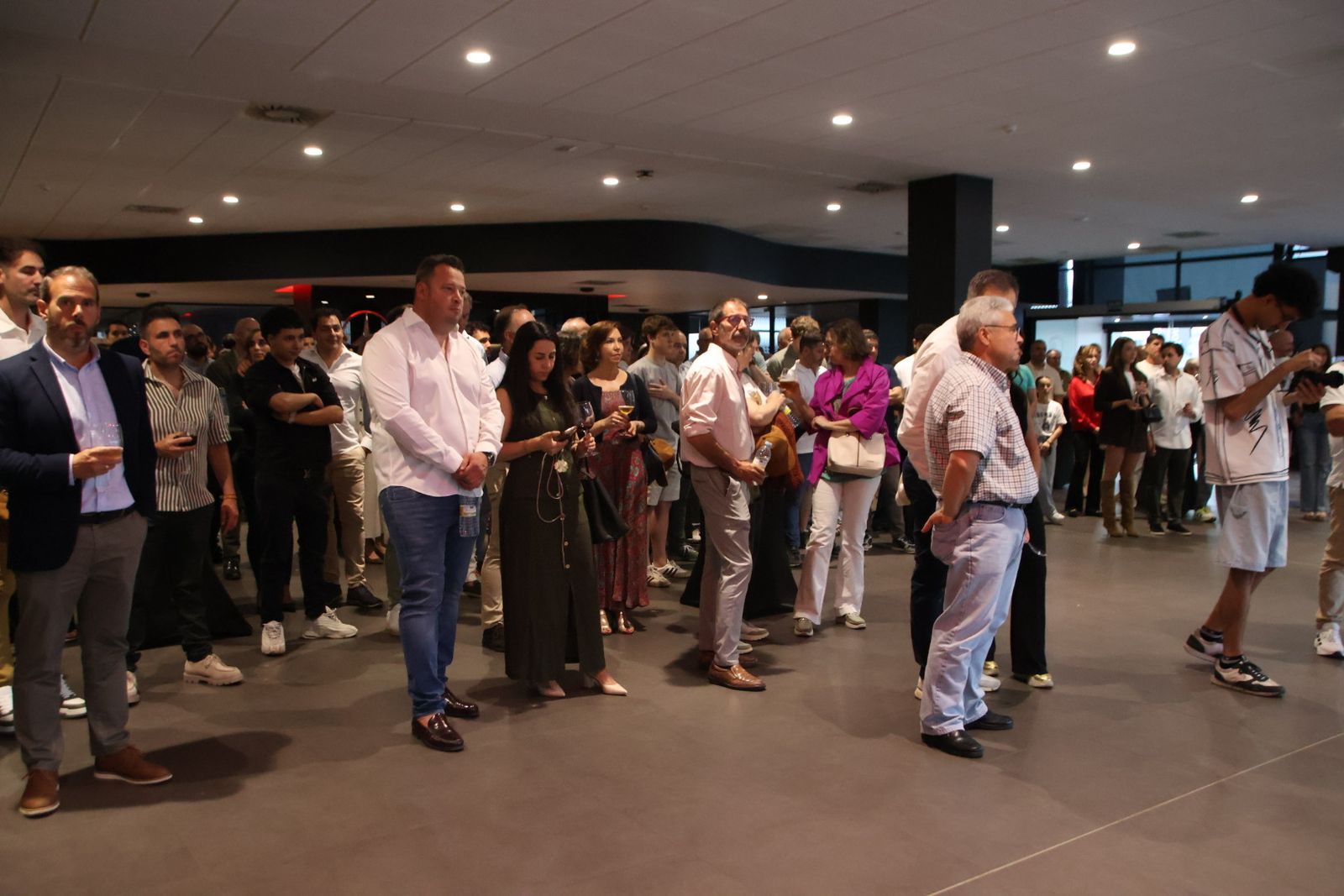 Presentación dos coches en la mercedes