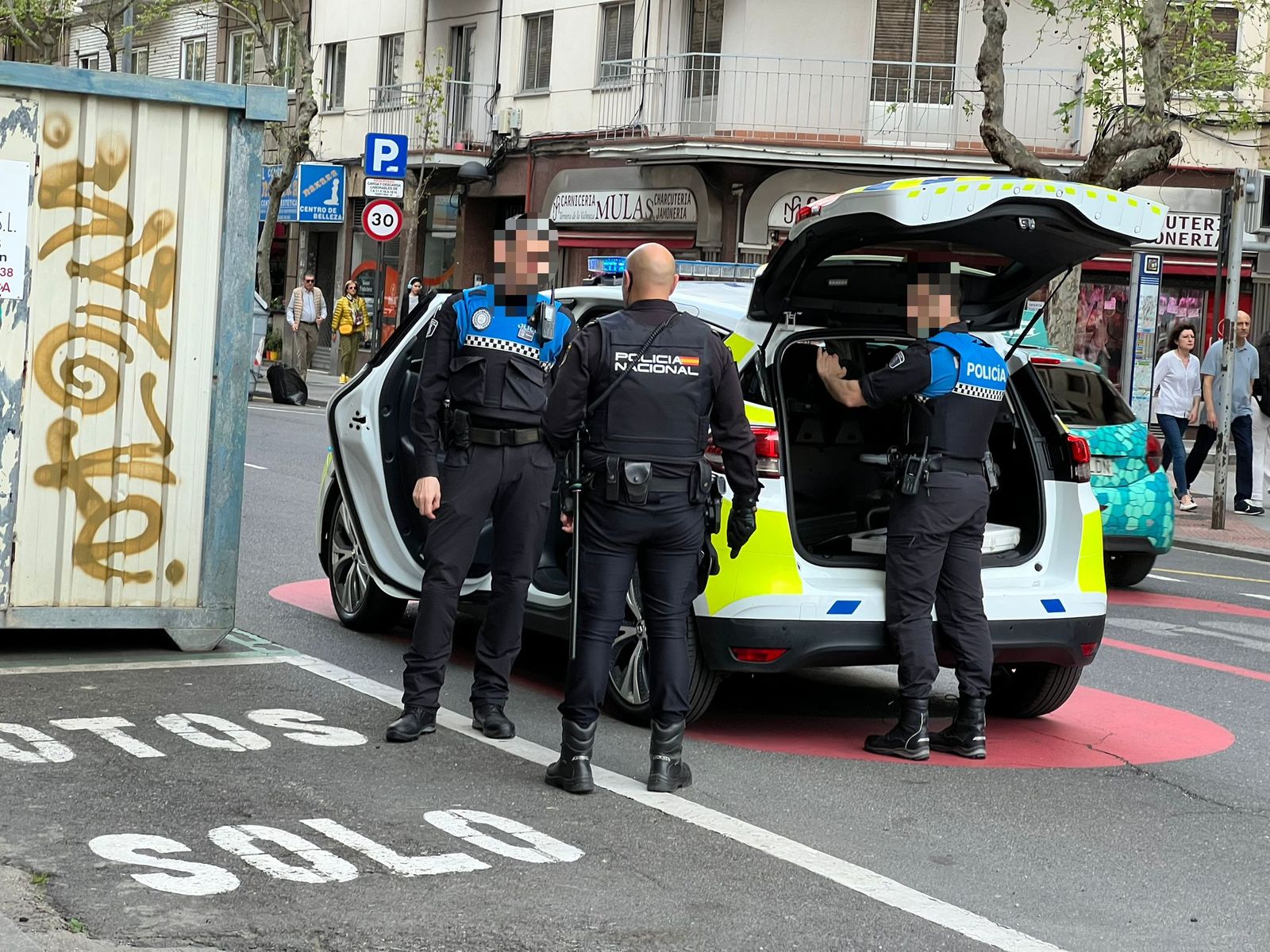Pelea multitudinaria en el paseo Carmelitas
