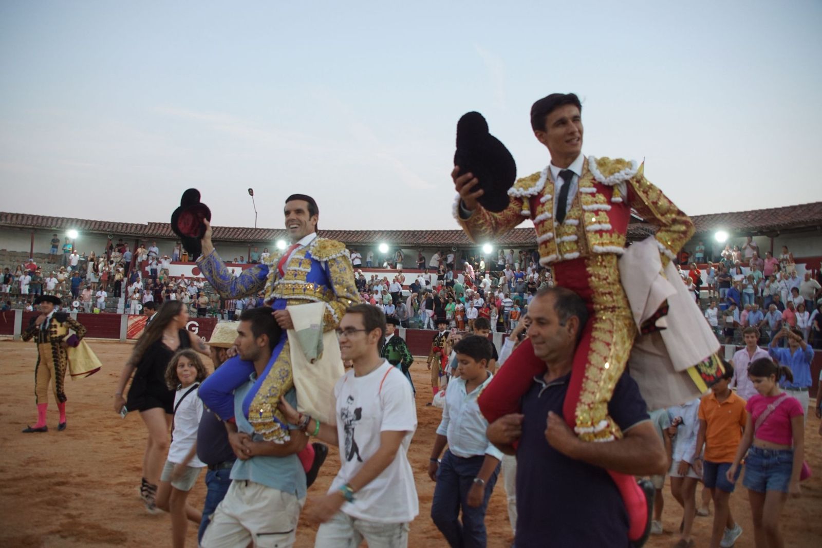 : Emilio de Justo y Diosleguarde cierran en hombros una feria de Guijuelo marcada por las despedidas de El Capea y Javier Castaño