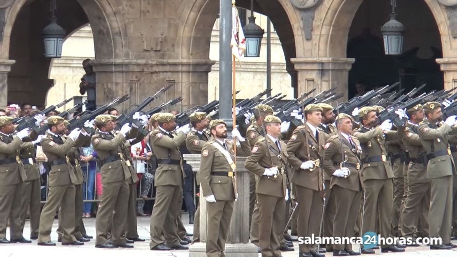 Acto militar Plaza Mayor