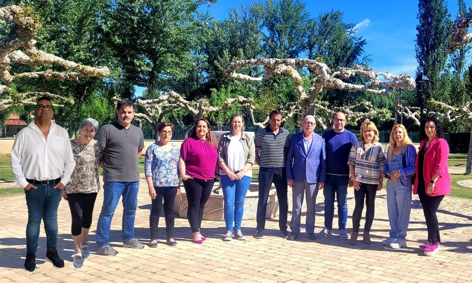 Salvador Domínguez, quinto por la derecha, con la Candidatura del PSOE al Ayuntamiento de Santa Cristina de la Polvorosa