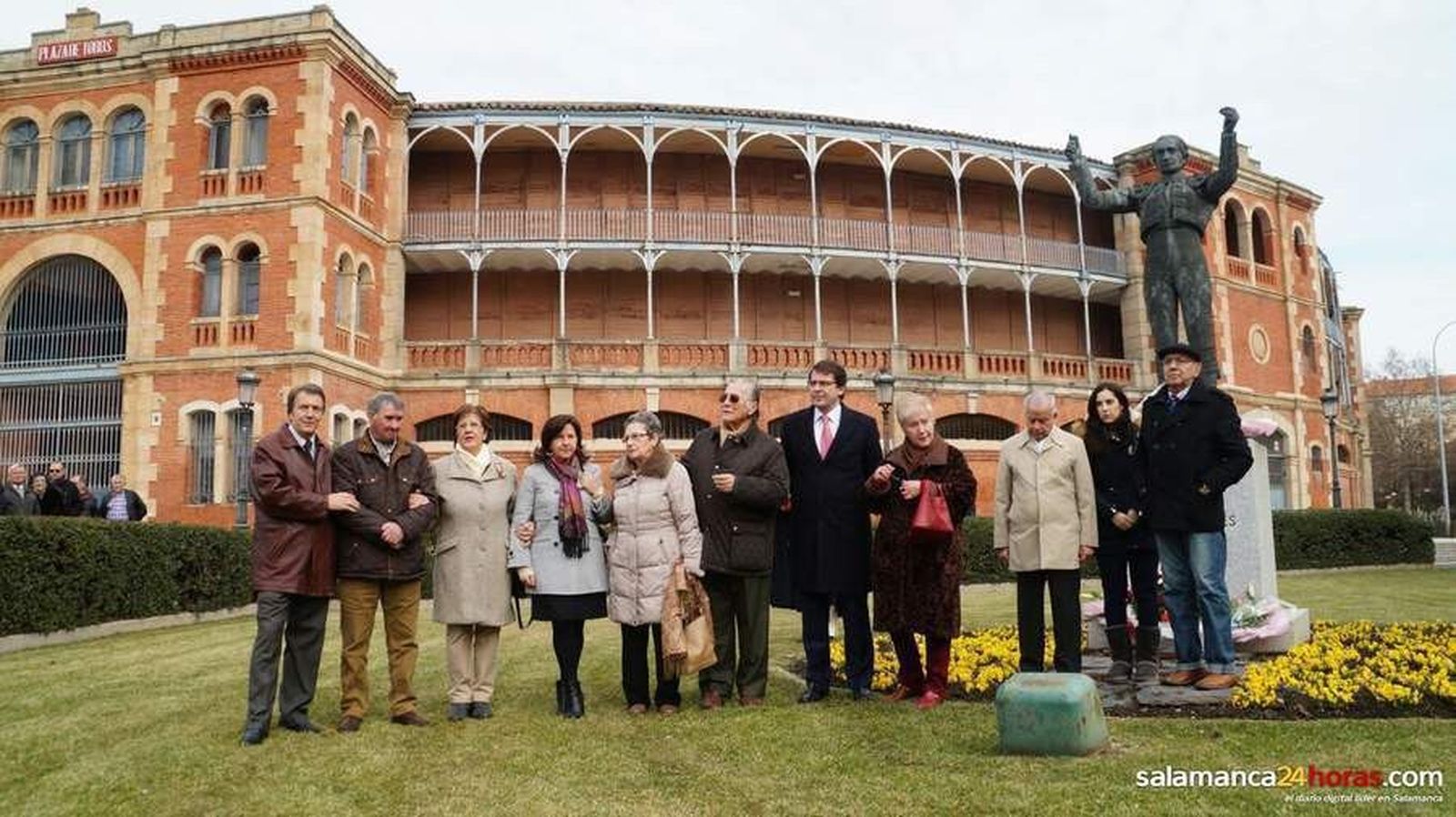 Julio Robles recibe el homenaje de los salmantinos en el decimoquinto aniversario de su muerte