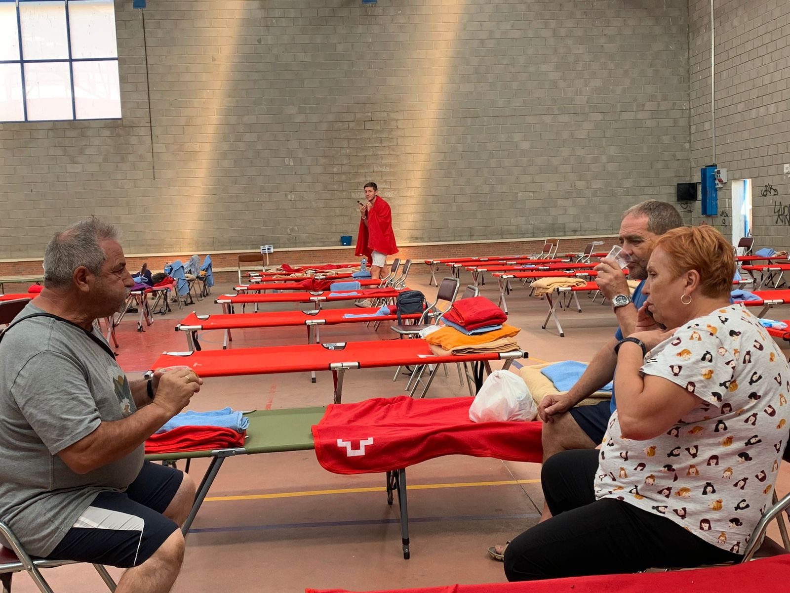 Imagen de los desalojados en Carbajales de Alba Foto Rafael Lorenzo (6)