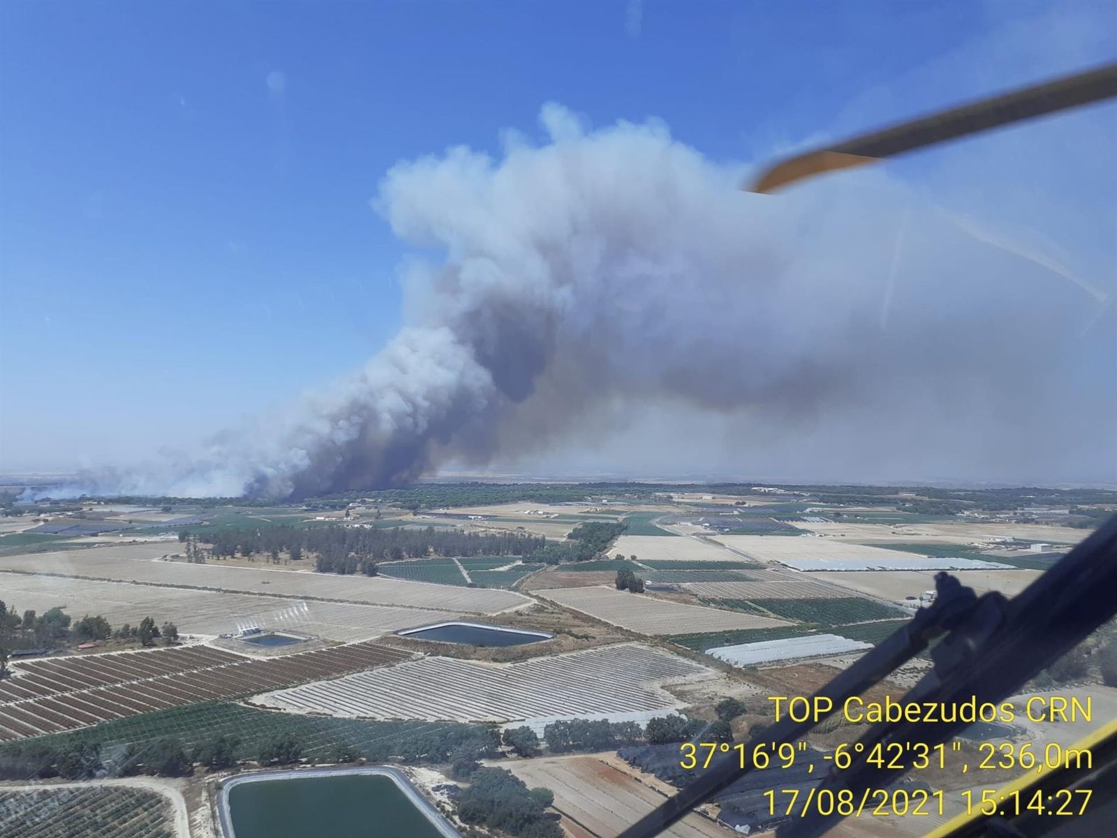 Imagen del incendio forestal declarado en Lucena del Puerto (Huelva) | Fotografía EP