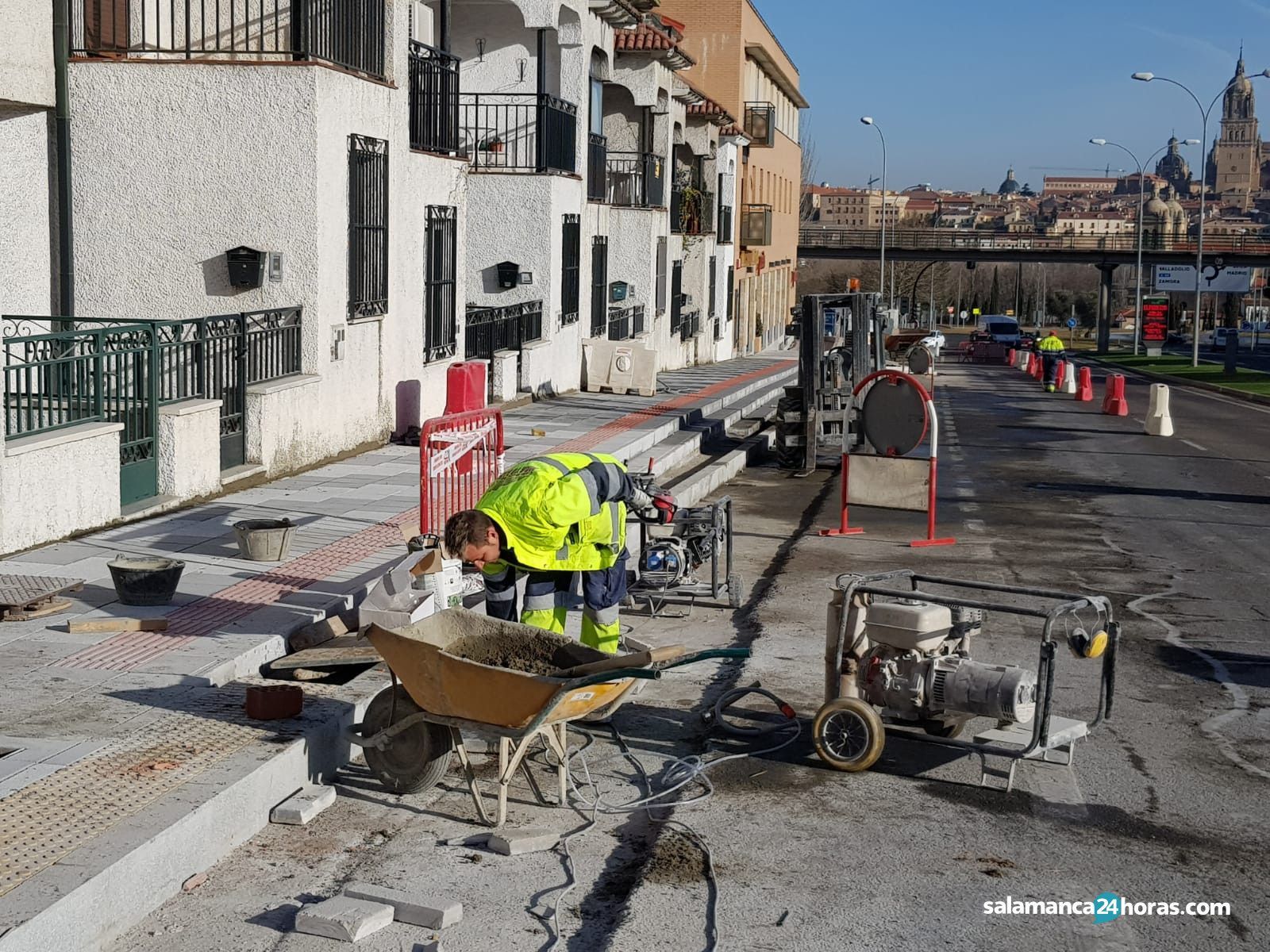 Cortes de tráfico acera obras sur carretera de béjar saavedra y fajardo (1)