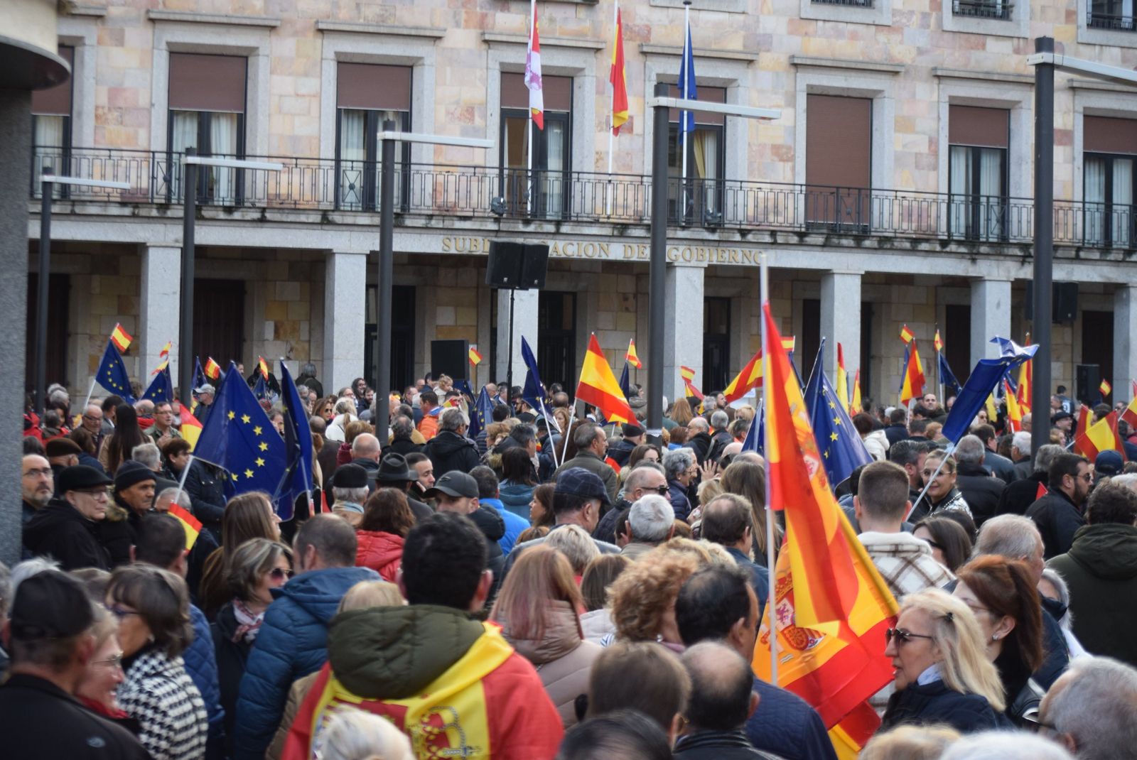 concentracion-del-pp-contra-la-amnistia-2