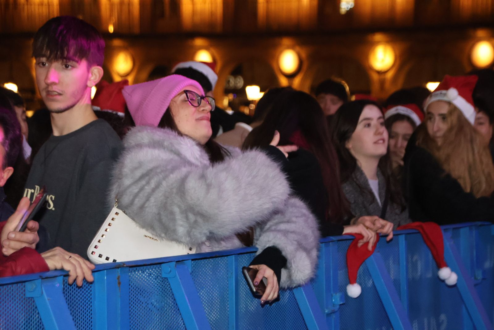 Miles de personas disfrutan de las campanadas y la fiesta del Fin de Año Universitario