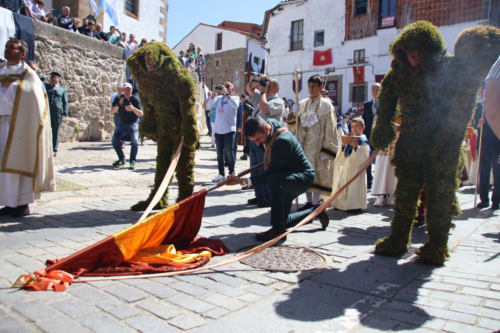 La procesión del Corpus Christi con los hombres de musgo en Béjar.