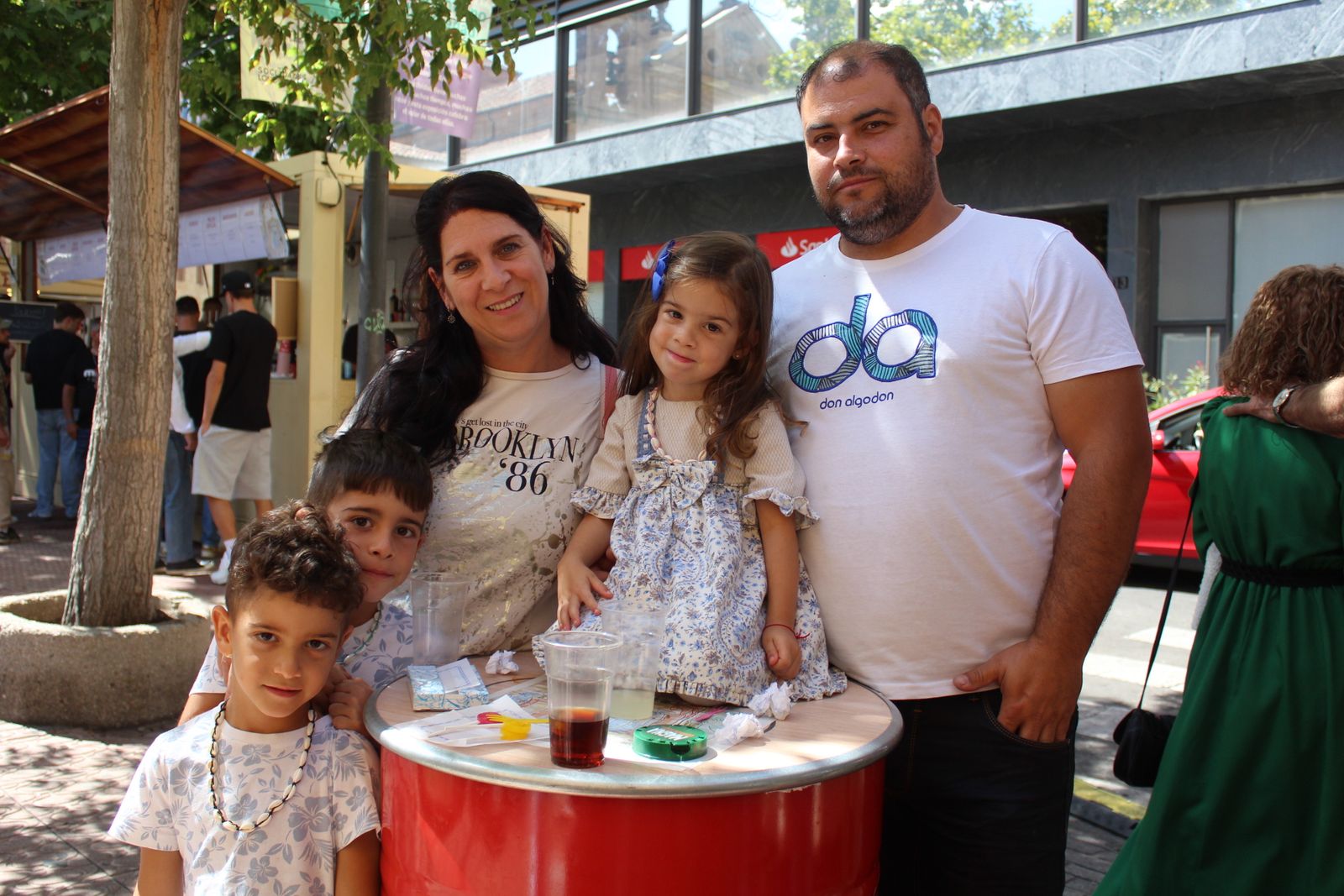 Ambiente en la Feria de Día en el mediodía de este