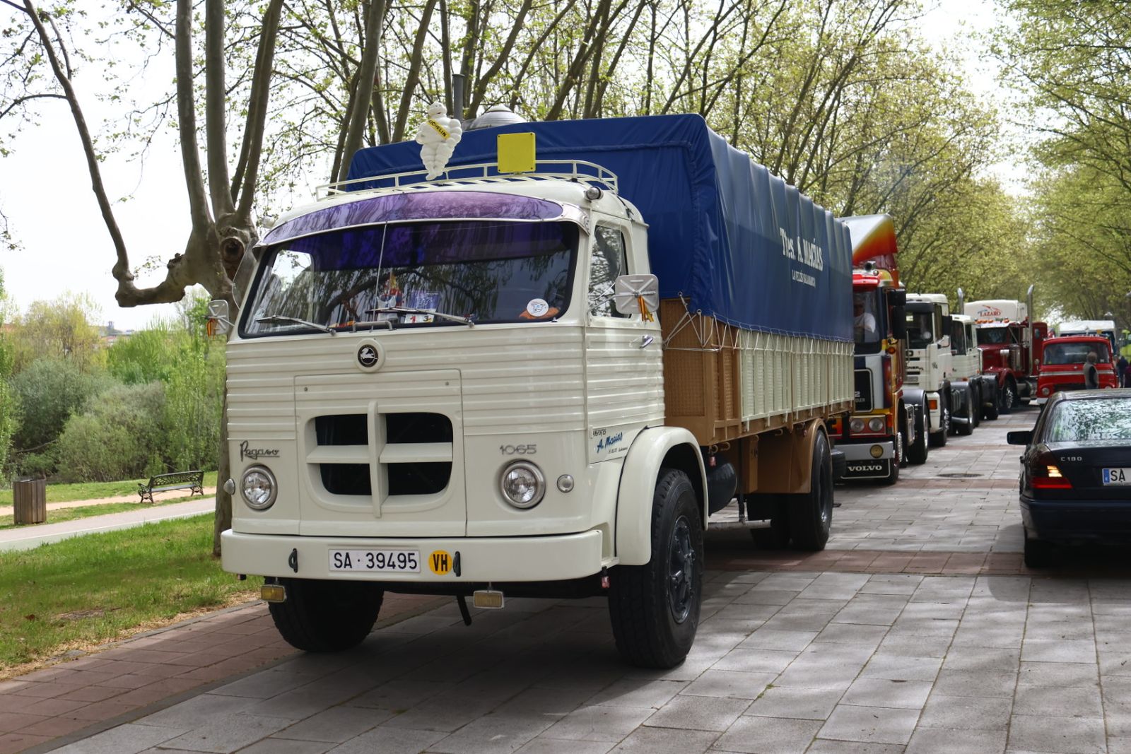 Concentración de camiones clásicos por la X Ruta Peña de Francia Clásicos Pesados CYL