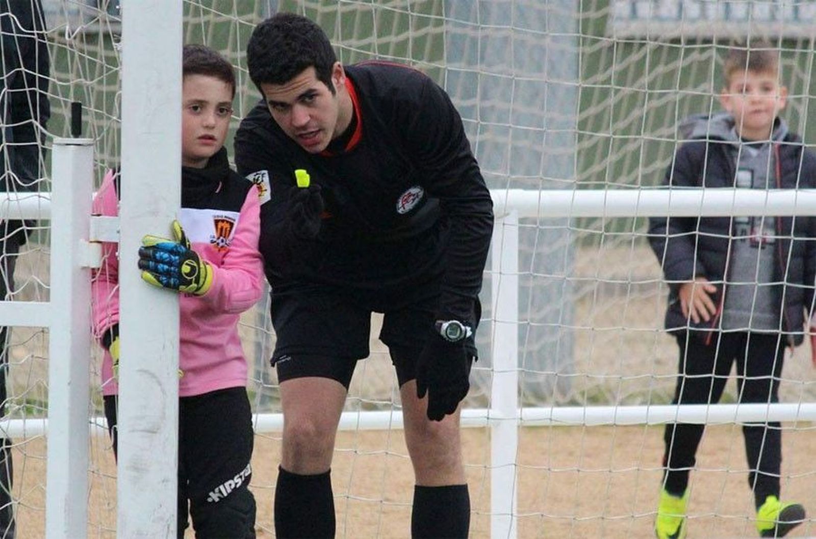 Arbitro colocar barrera