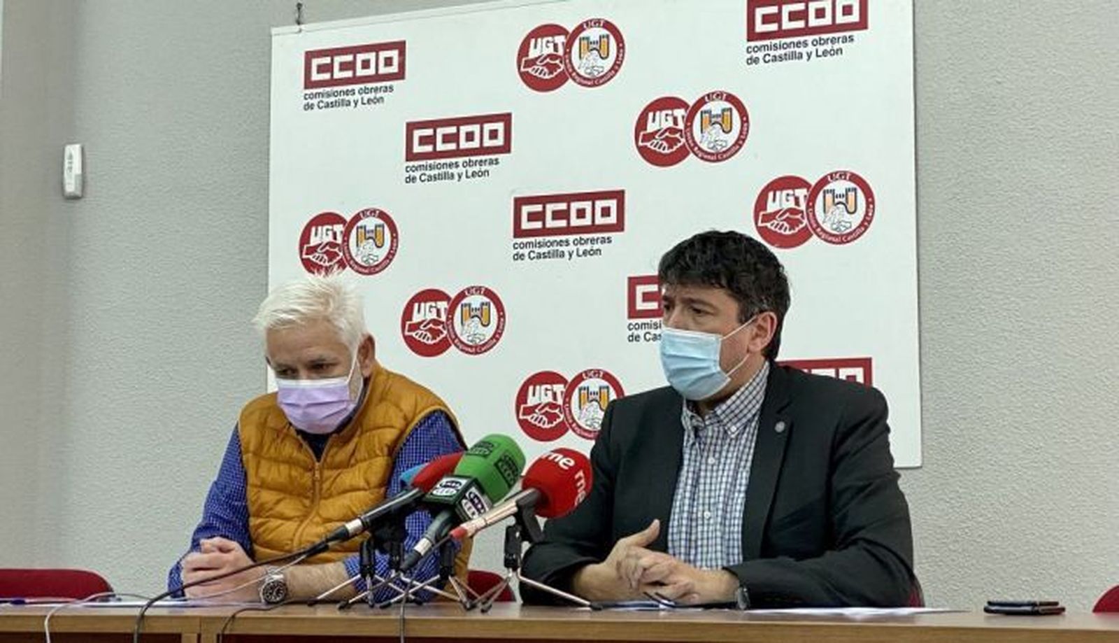 De izquierda a derecha: Marcelino Muñoz, secretario provincial de UGT y José Antonio Gallego, secretario general de CCOO. Foto de archivo