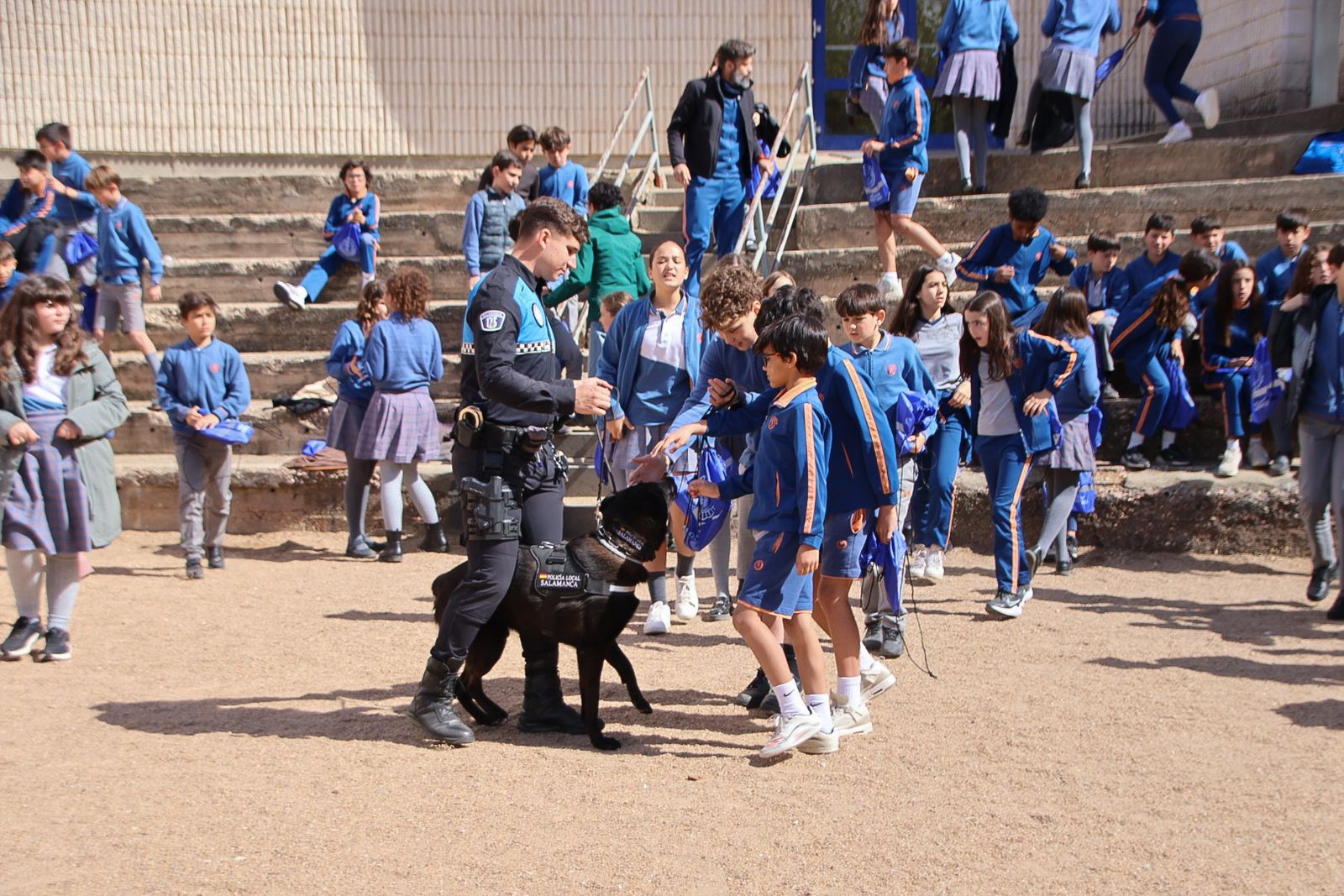Reportaje perros Policía Local "semillas de conciencia"