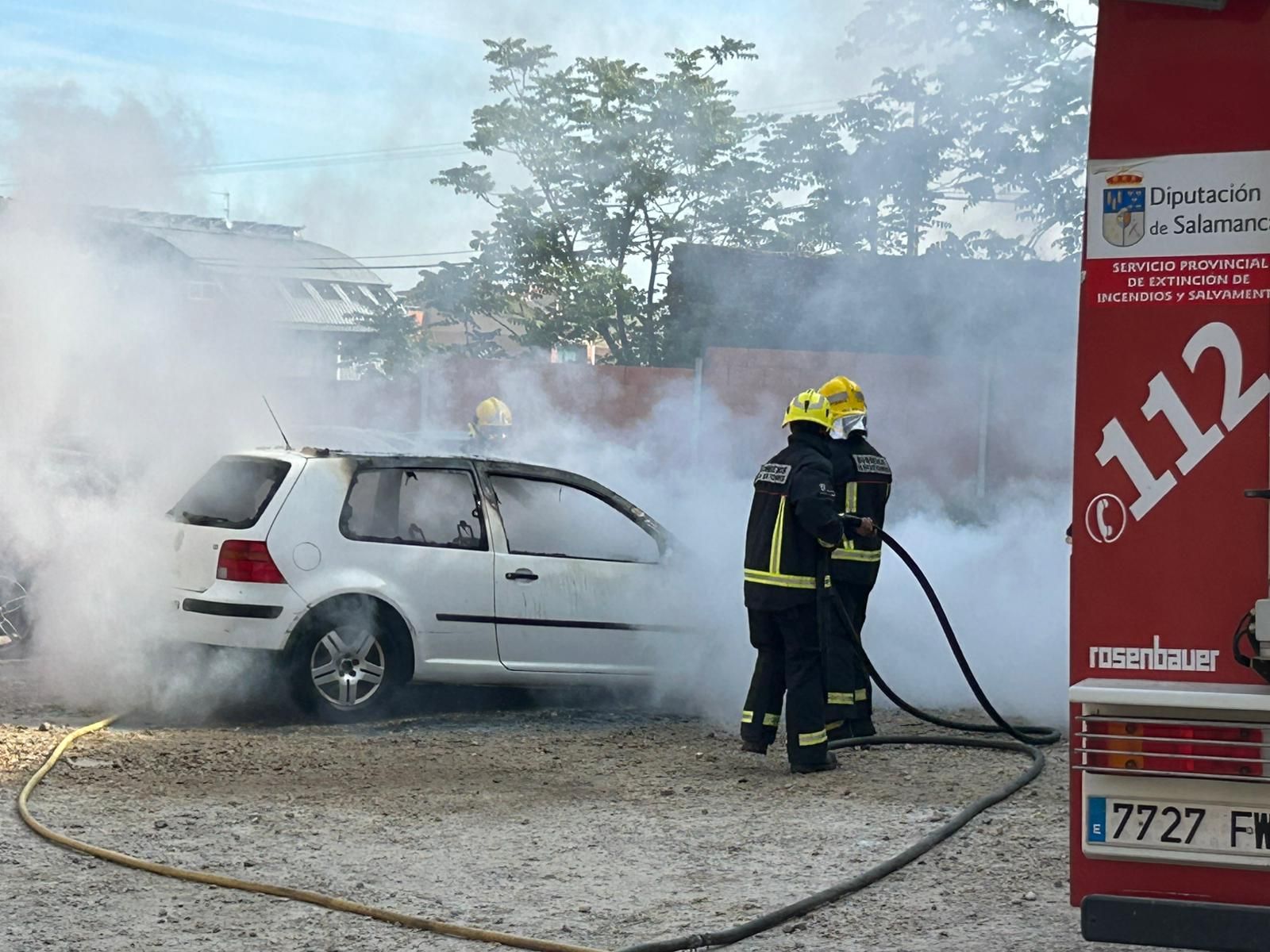 Incendio de un coche en Alba de Tormes