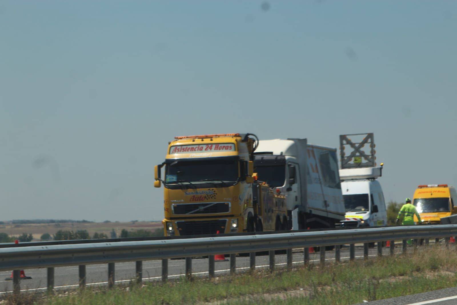Camión volcado en la A-50, Encinas de Abajo