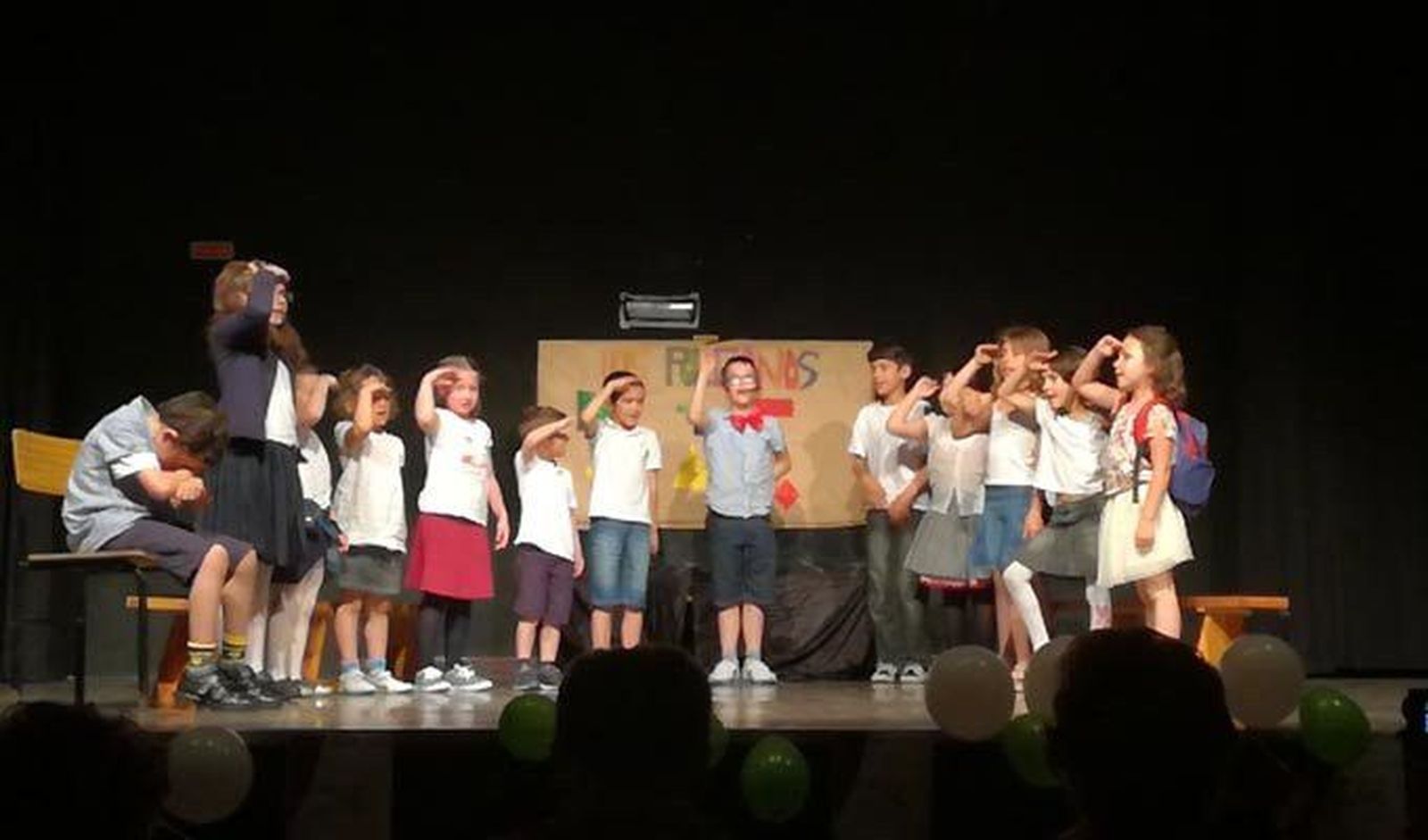 Un certamen de Teatro Escolar en el teatro Elvira Fernández. Archivo