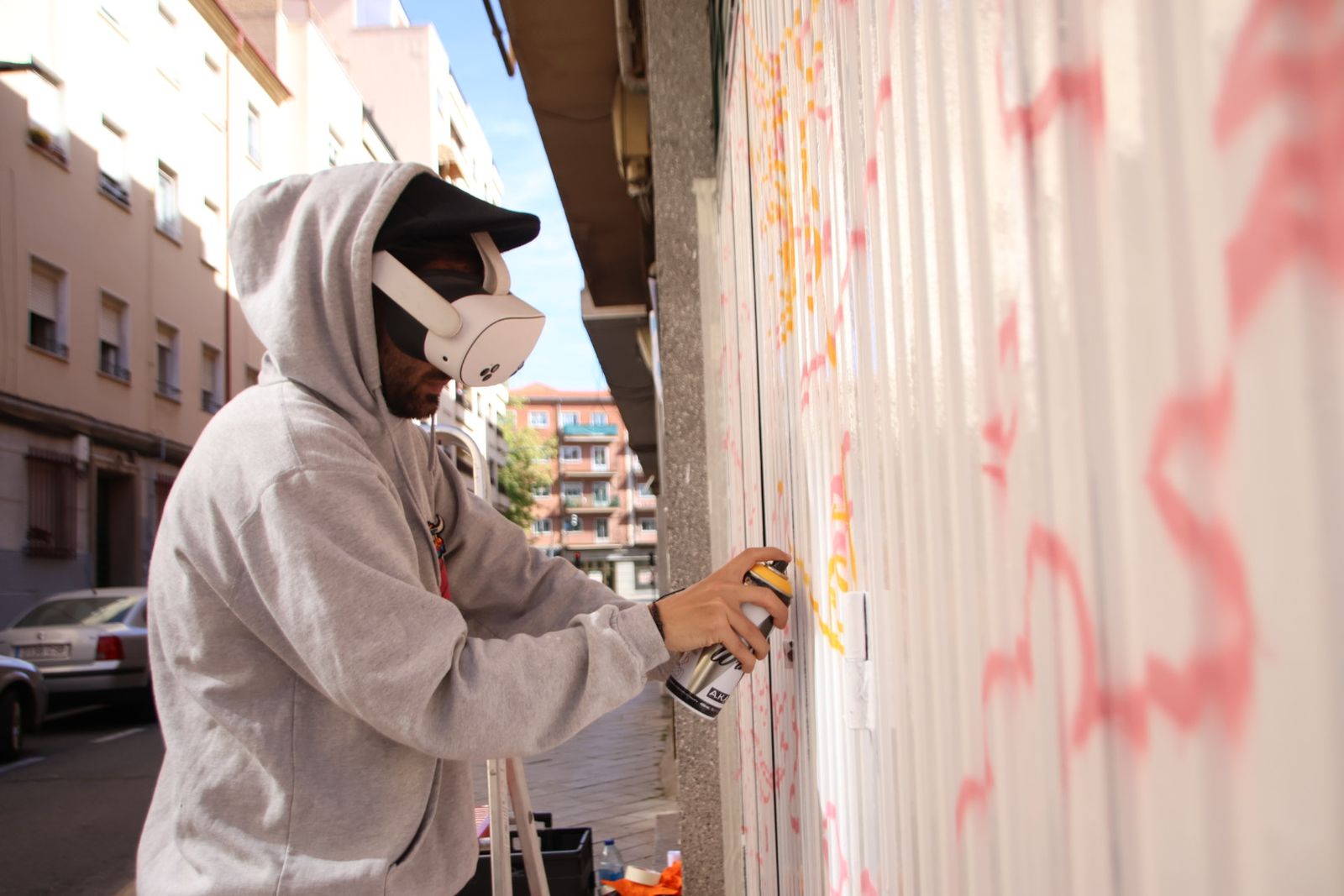 Los artistas de la Plaza del Oeste comienzan a pintar los murales