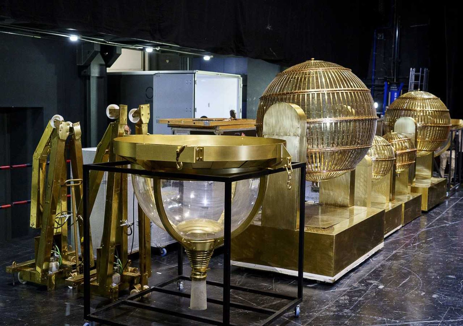 Algunos de los elementos del Sorteo Extraordinario de Navidad en el Teatro Real