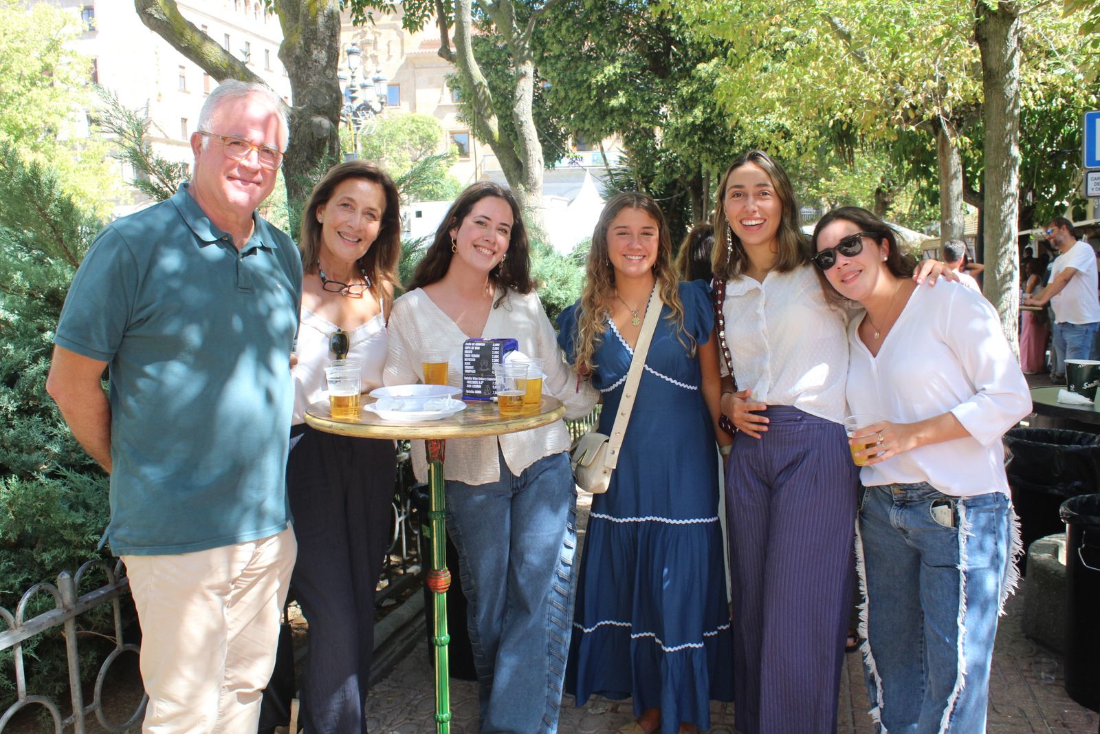 Ambiente en la Feria de Día en el mediodía de este sábado