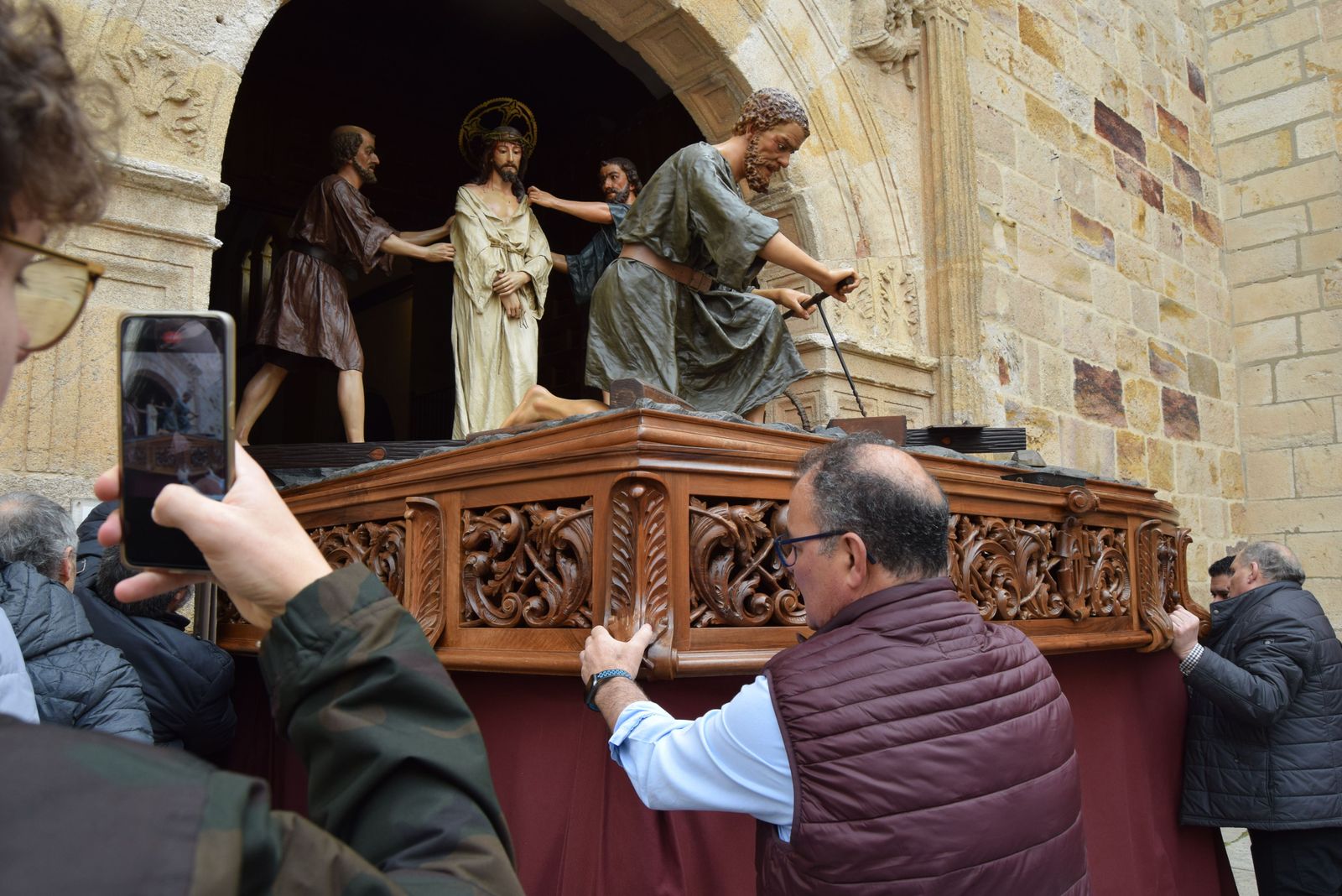 traslado-de-pasos-de-semana-santa-33