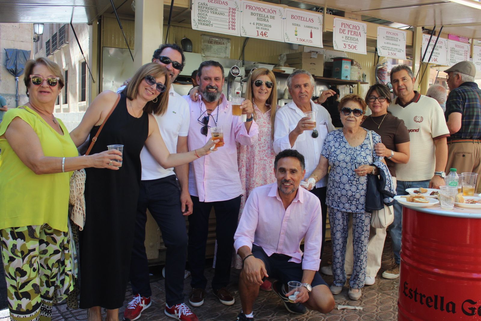 Ambiente en la Feria de Día en el mediodía de este domingo