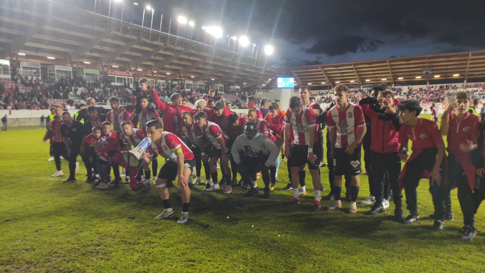 VÍDEO | Afición y equipo, al unísono: el cántico que toda Zamora quería entonar